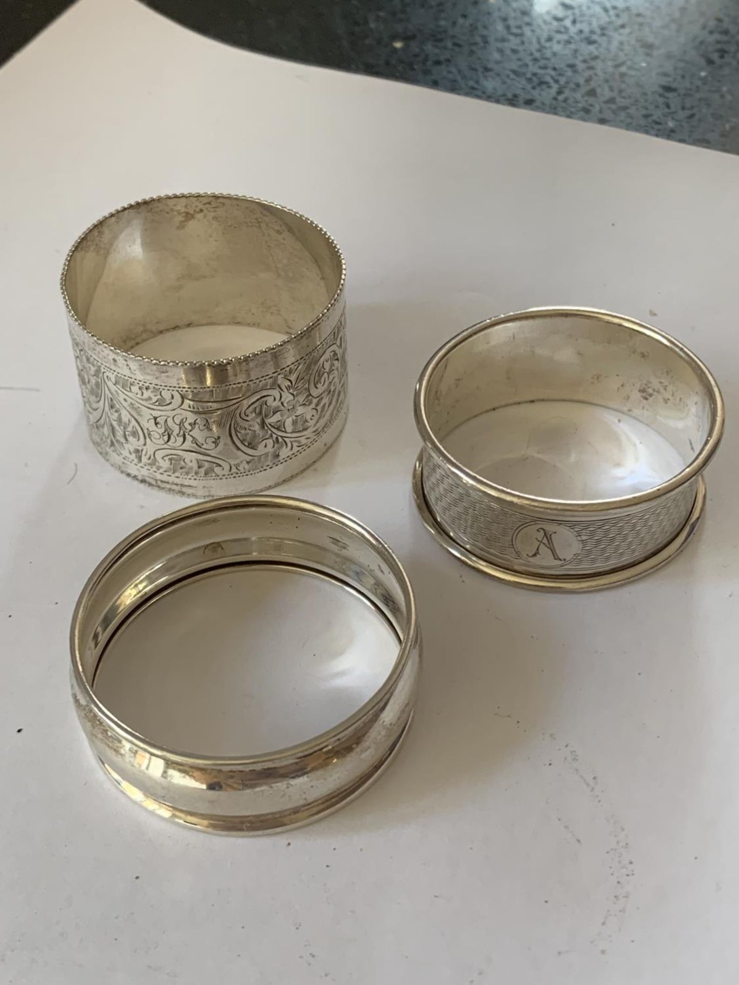 THREE SILVER NAPKIN RINGS TO INCLUDE TWO HALLMARKED BIRMINGHAM