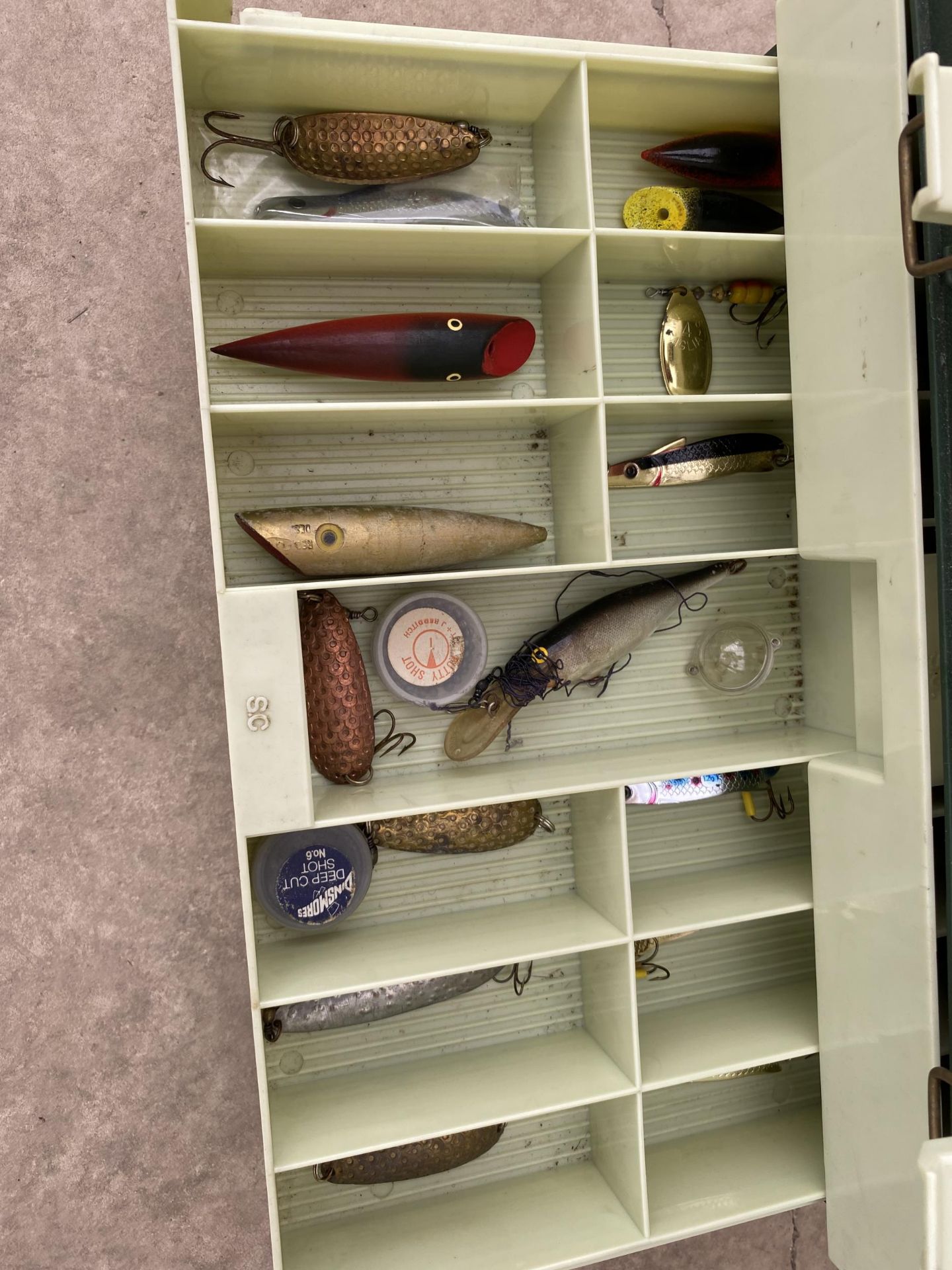 A PLANO FISHING BOX WITH A MIXTURE OF DEVON SPINNERS AND KYNOCH KILLERS ETC - Image 4 of 5