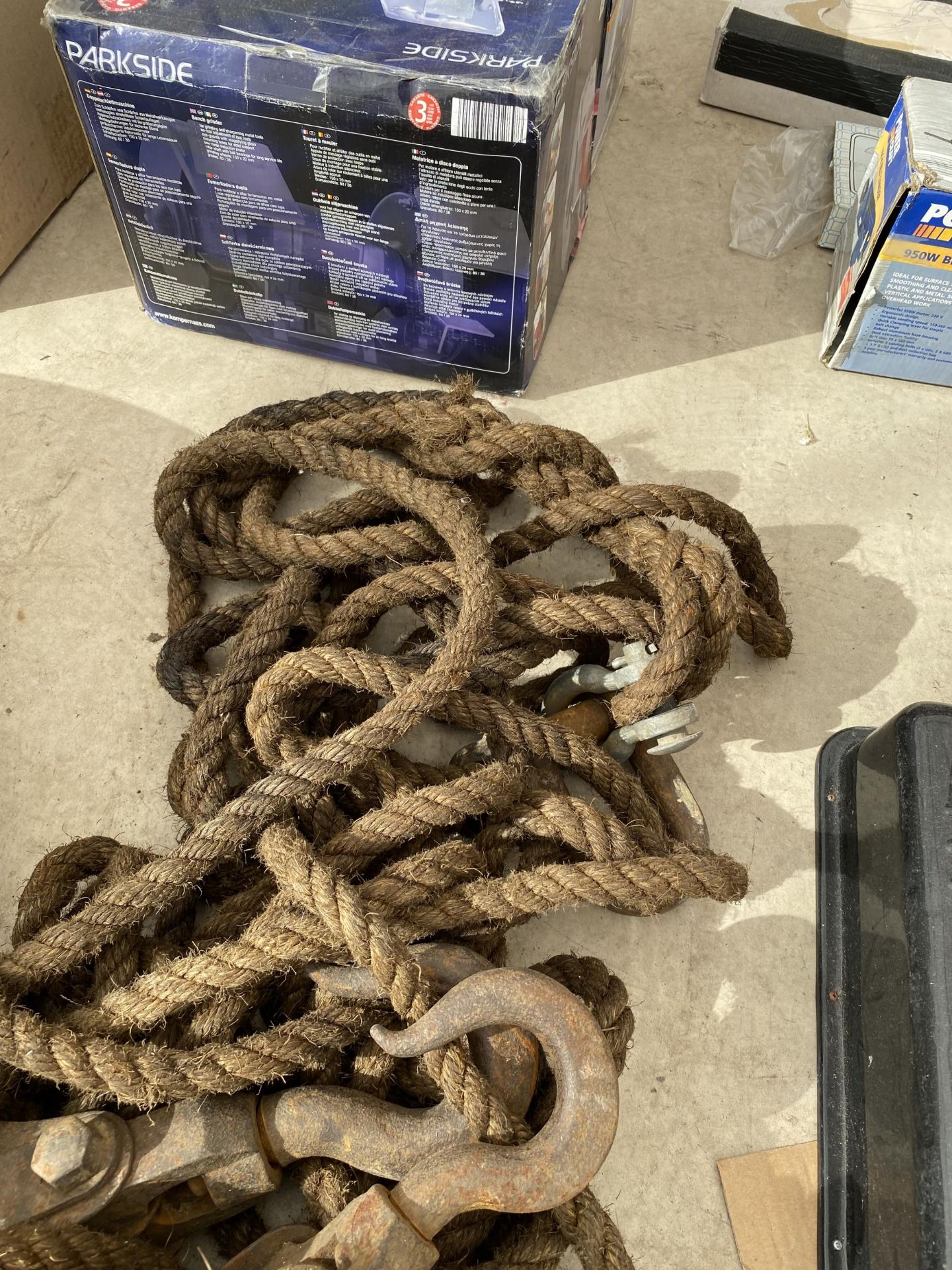 A LENGTH OF VINTAGE PULLEY/WINCH ROPE WITH HOOKS - Image 2 of 3
