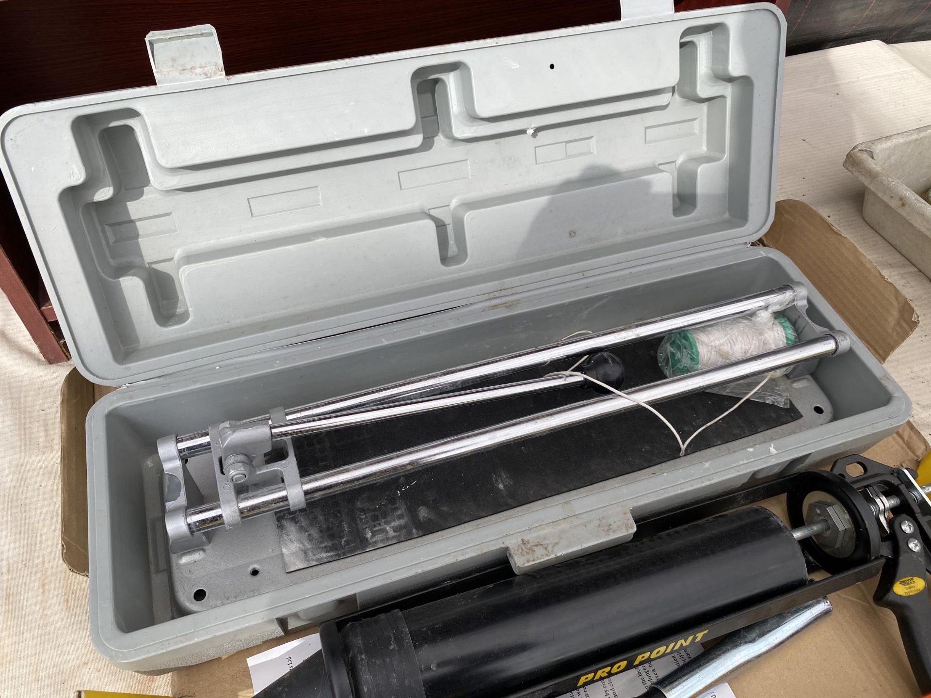 A PRO POINT GUN KIT AND A TILE CUTTER - Image 3 of 3