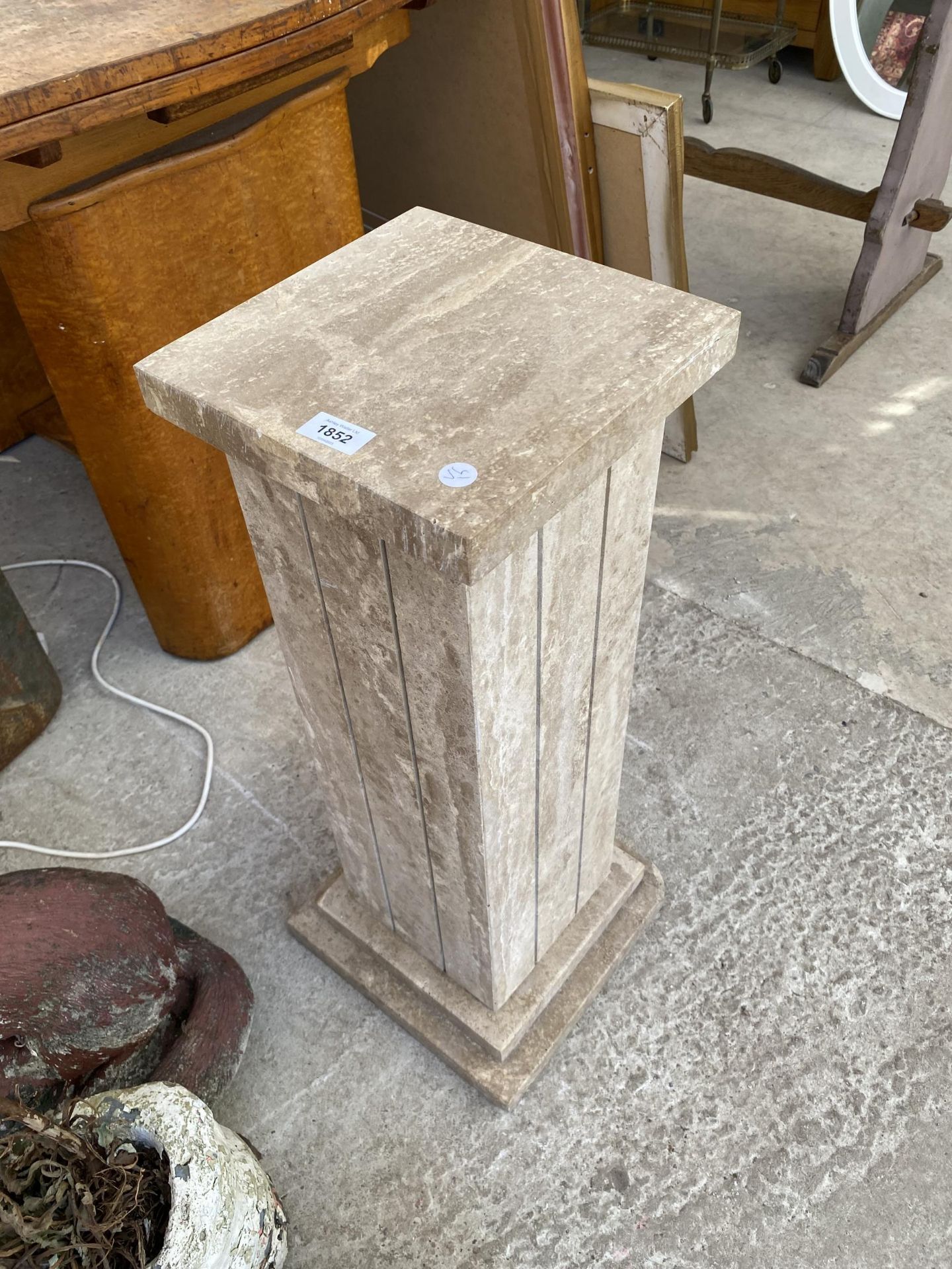 A GRANITE PEDESTAL COLUMN BASE (H:70CM) - Image 2 of 2