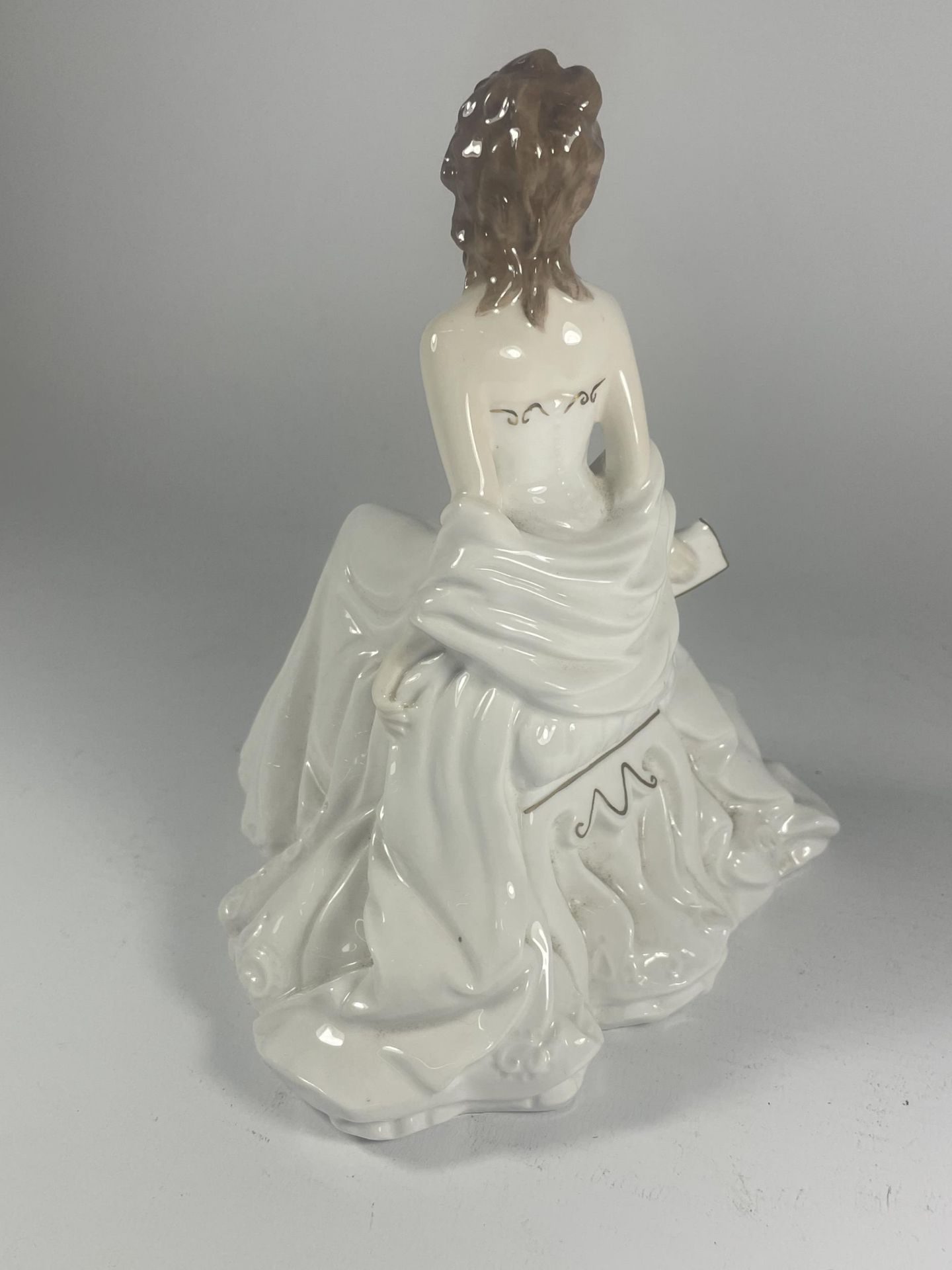 A ROYAL WORCESTER GOLDEN MOMENTS 'ANNIVERSARY' FIGURE - Image 2 of 4