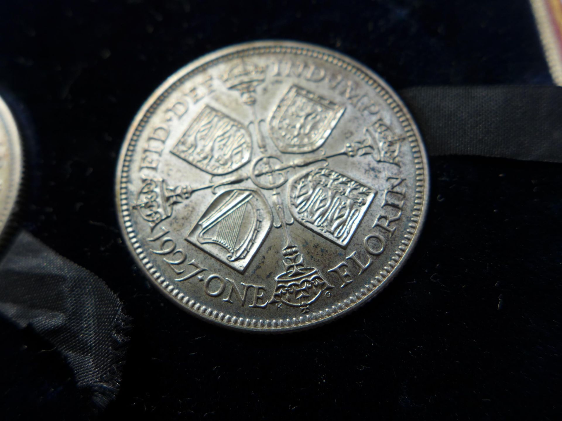 A CASED GEORGE V 1927 PROOF SET, COMPRISING SILVER WREATH CROWN, HALF CROWN, FLORIN, SHILLING, - Image 5 of 5