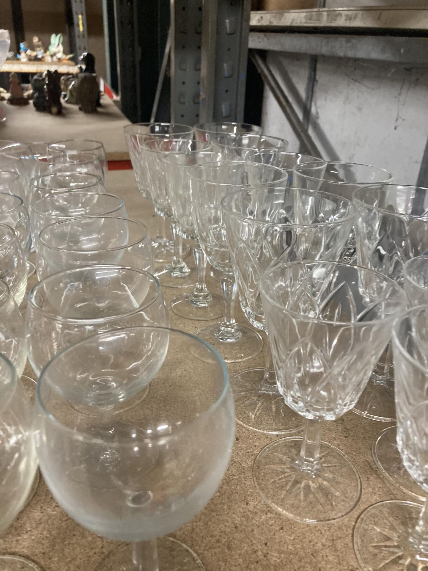 A VERY LARGE QUANTITY OF GLASSES TO INCLUDE WINE, SHERRY, BRANDY, COCKTAIL, PORT, LICQUOR, ETC - Image 7 of 7