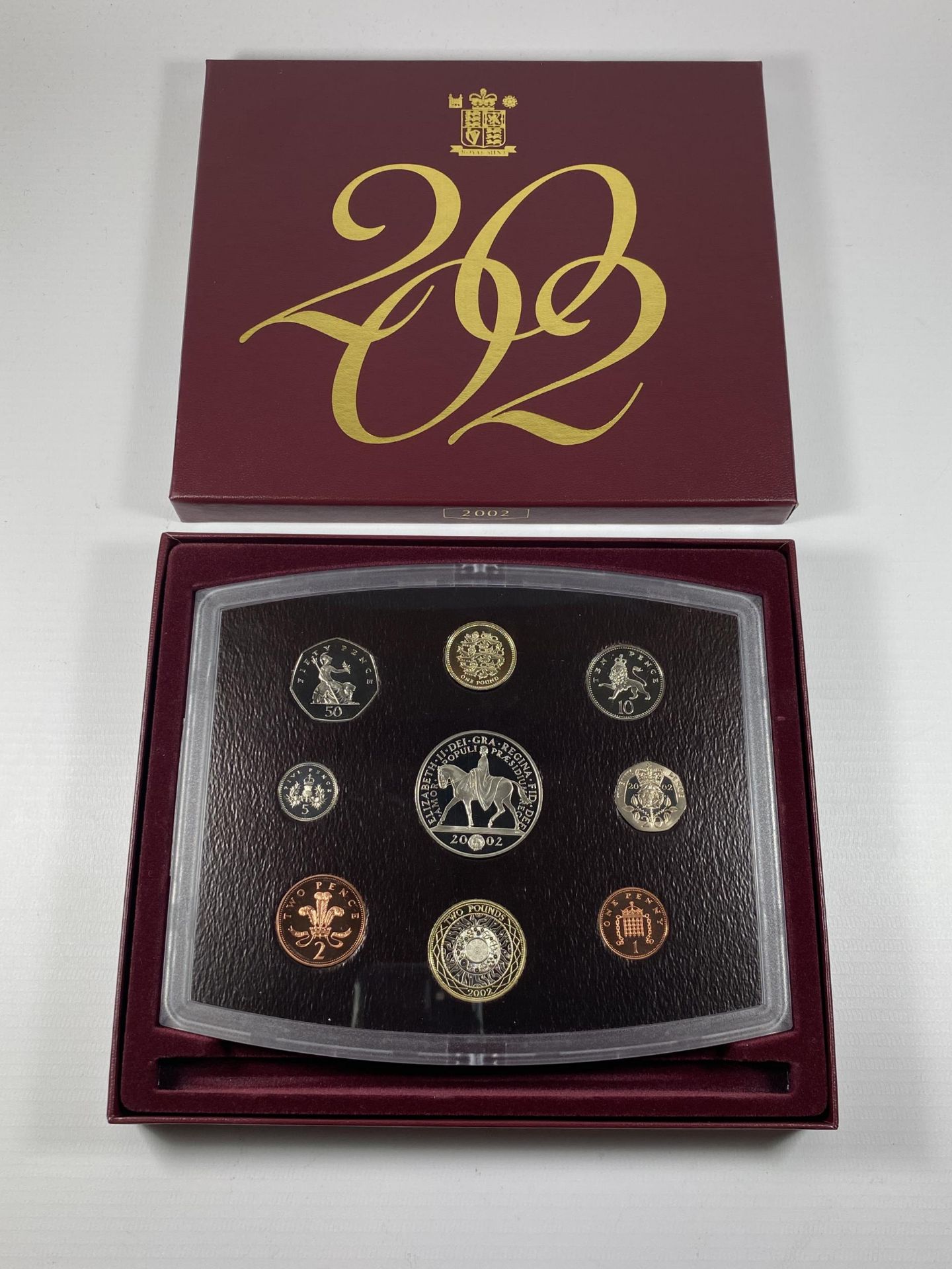 A 2002 ROYAL MINT CASED PROOF COIN SET