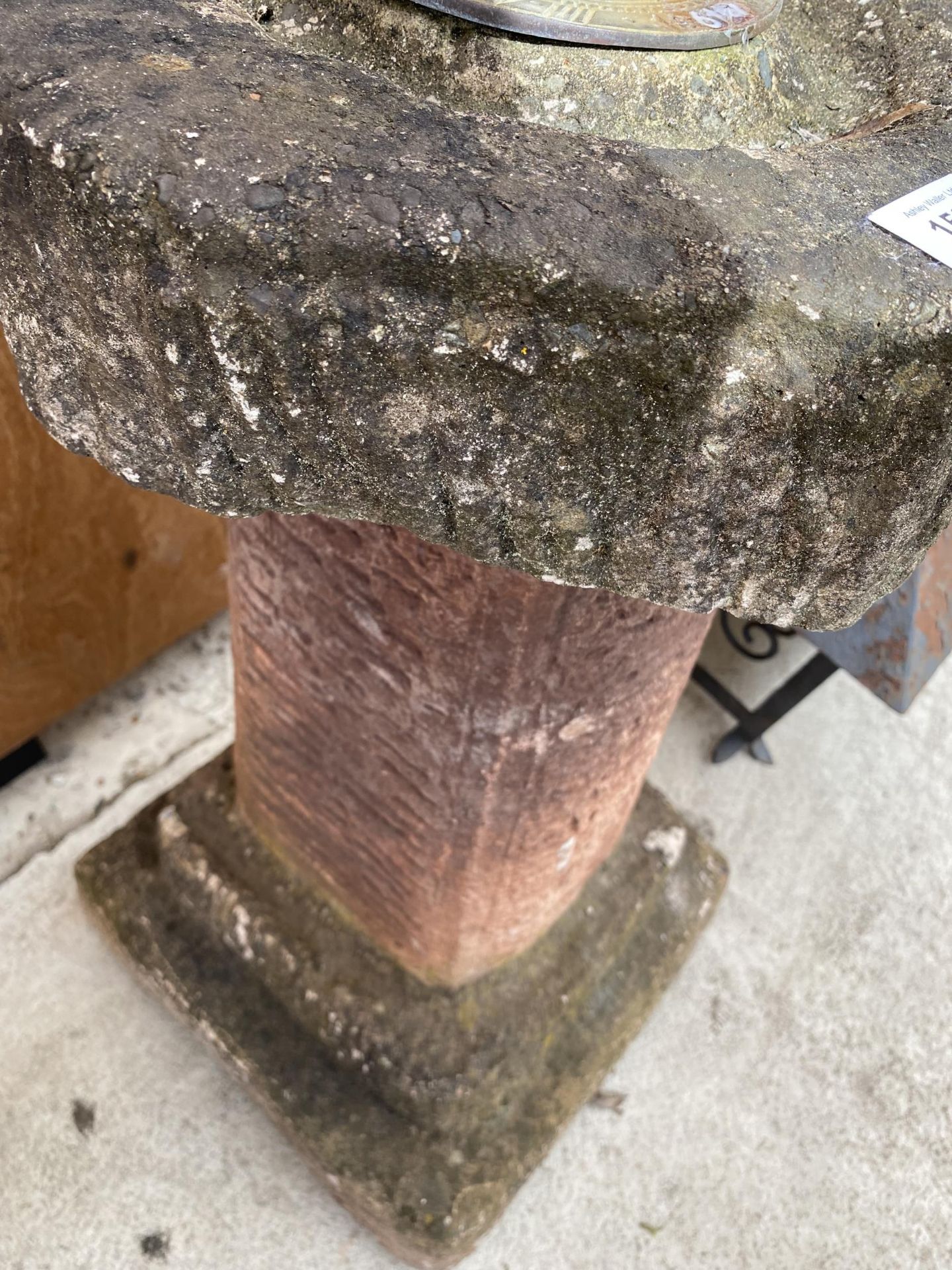 A RECONSTITUTED STONE SUNDIAL WITH PEDESTAL BASE AND BRASS GNOMON (H:58CM) - Image 3 of 3