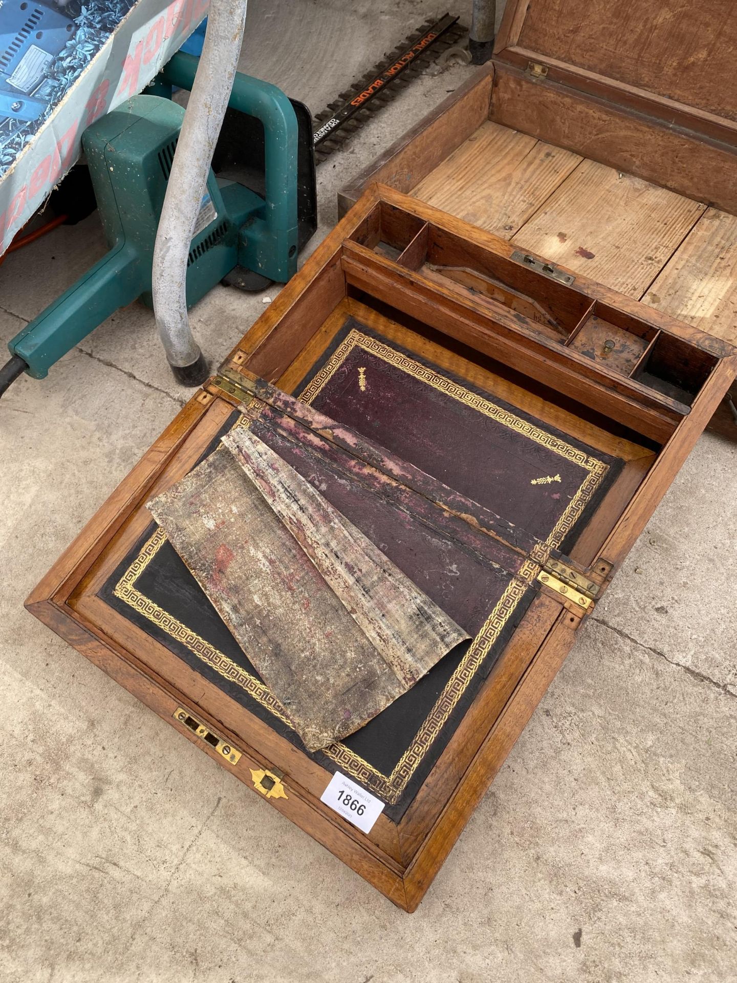 A VINTAGE WOODEN WRITING SLOPE AND A WOODEN BOX - Image 2 of 3