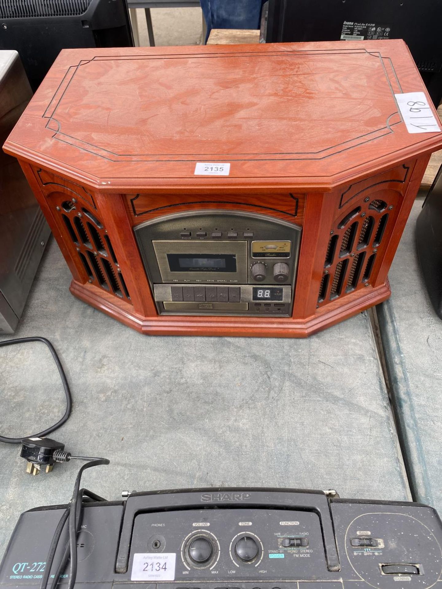 A RETRO STYLE PORTABLE RECORD PLAYER