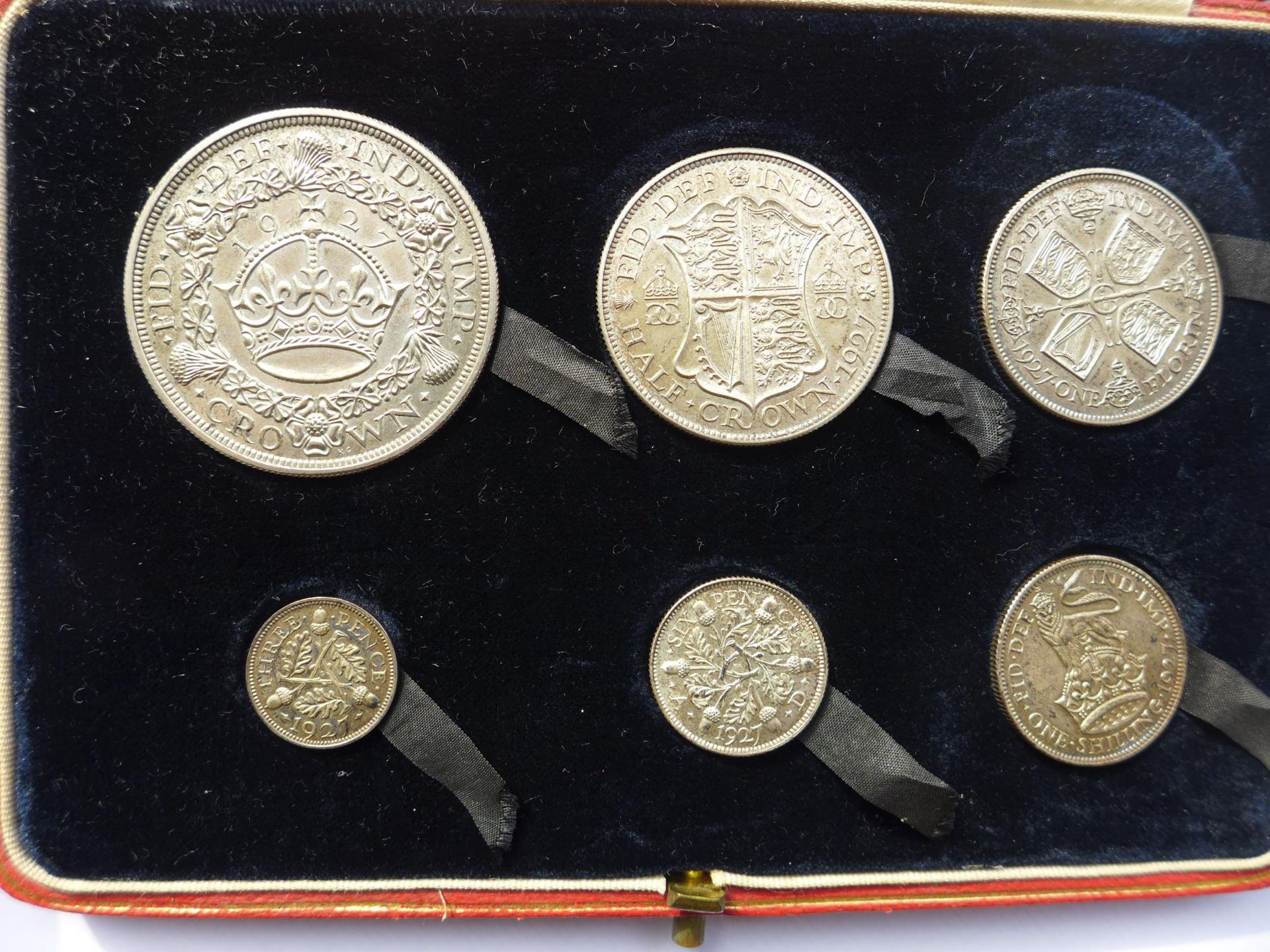 A CASED GEORGE V 1927 PROOF SET, COMPRISING SILVER WREATH CROWN, HALF CROWN, FLORIN, SHILLING, - Image 3 of 5