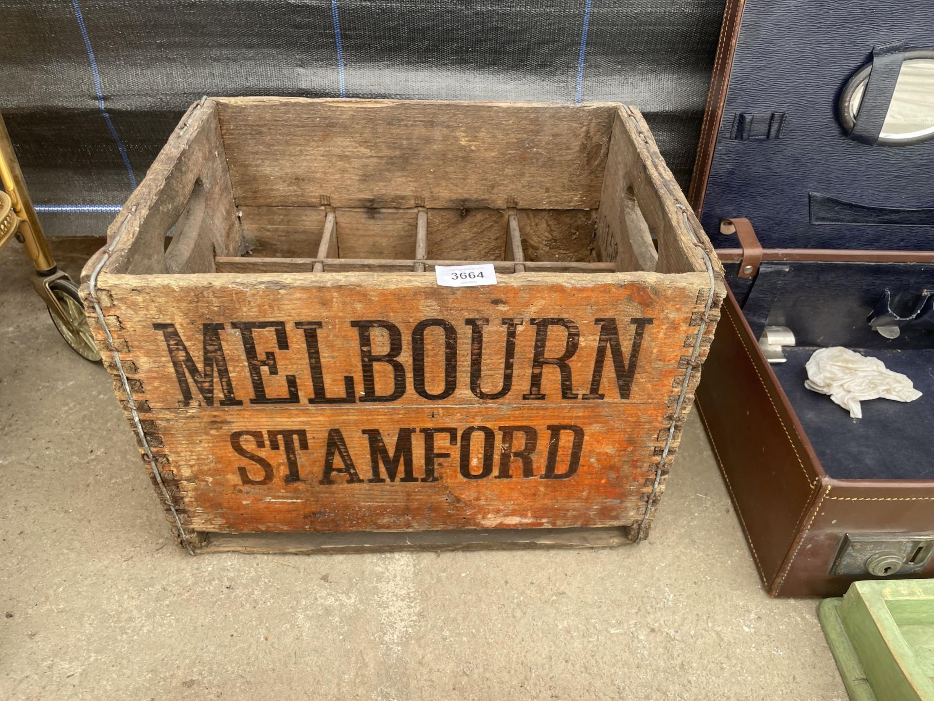 A MIXED LOT TO INCLUDE LEATHER TRAVELLING SUITCASE, MELBOURNE STAMFORD VINTAGE WOODEN BOTTLE CRATE - Image 2 of 3
