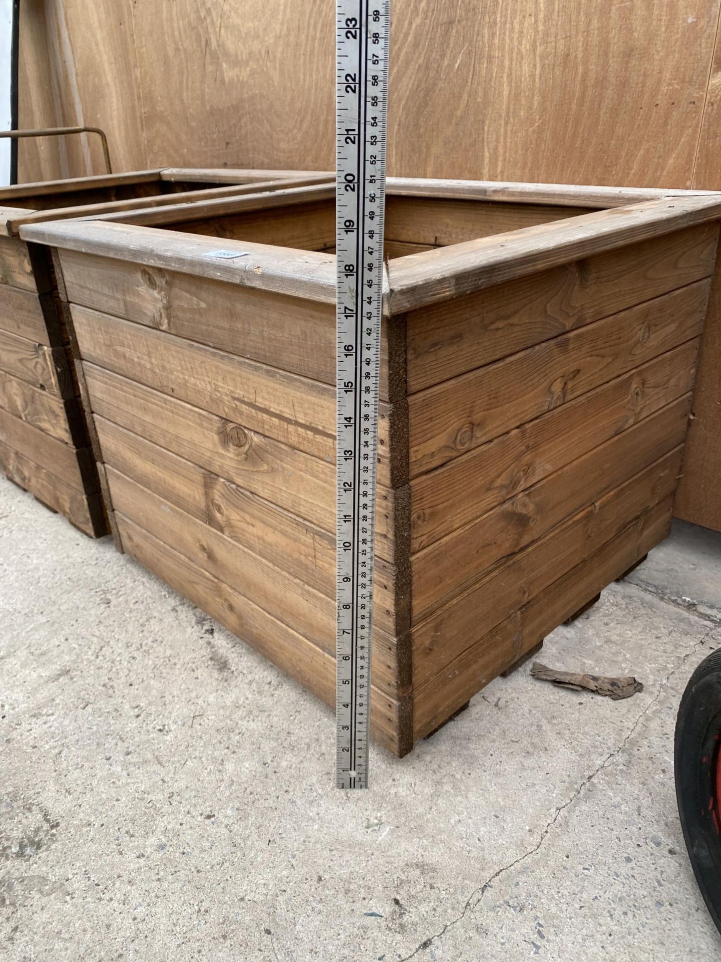 TWO LARGE WOODEN PLANTERS HEIGHT 46CM, WIDTH 57CM, DEPTH 57CM - NO VAT - Image 3 of 5