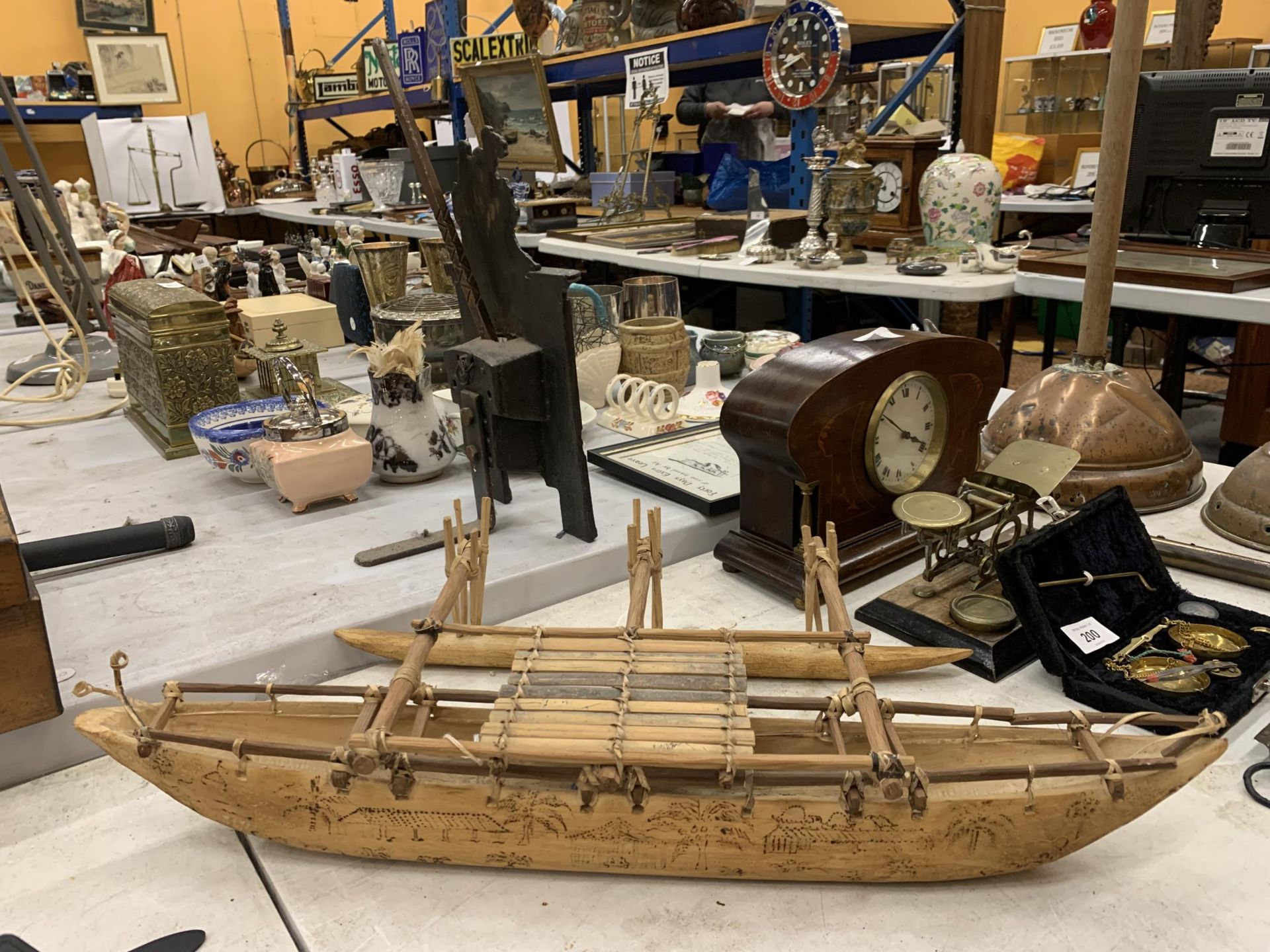 A POLYNESIAN/SAMOAN STYLE BOAT, LENGTH 53CM - Image 2 of 4