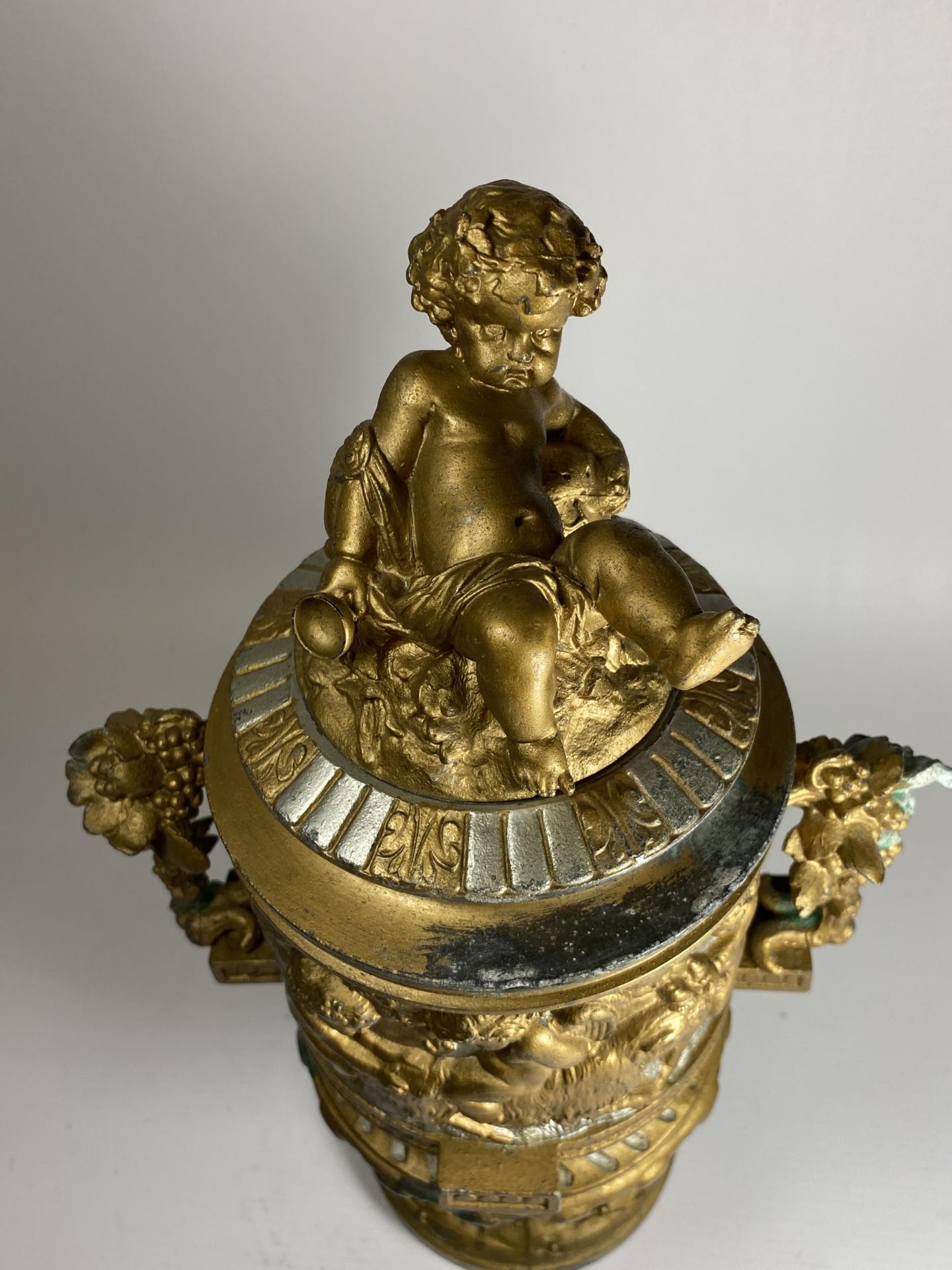 AN UNUSUAL 19TH CENTURY PEDESTAL BRONZE URN WITH NEO-CLASSICAL RELIEF DESIGN ON FLUTED BASE WITH - Image 2 of 13