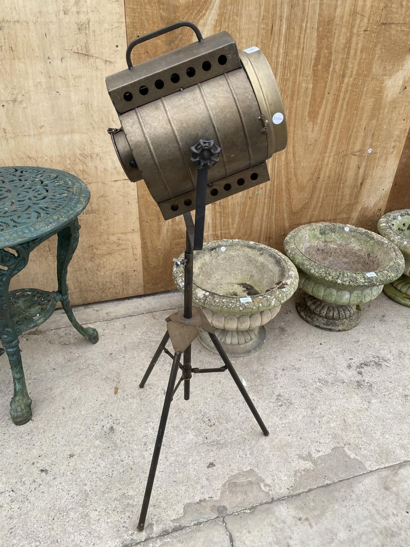A VINTAGE STYLE THEARTE LIGHT FLOOR LAMP WITH TRIPOD BASE