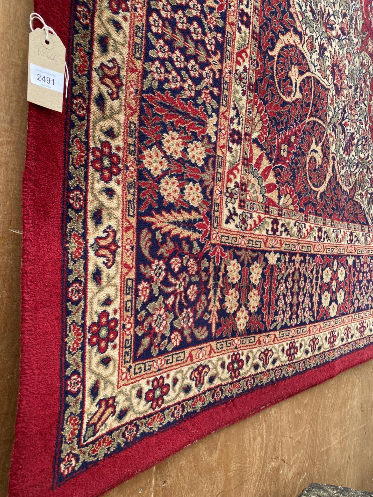 A LARGE VINTAGE RED PATTERNED RUG (3.67M X 4M APPROX) - Image 2 of 5