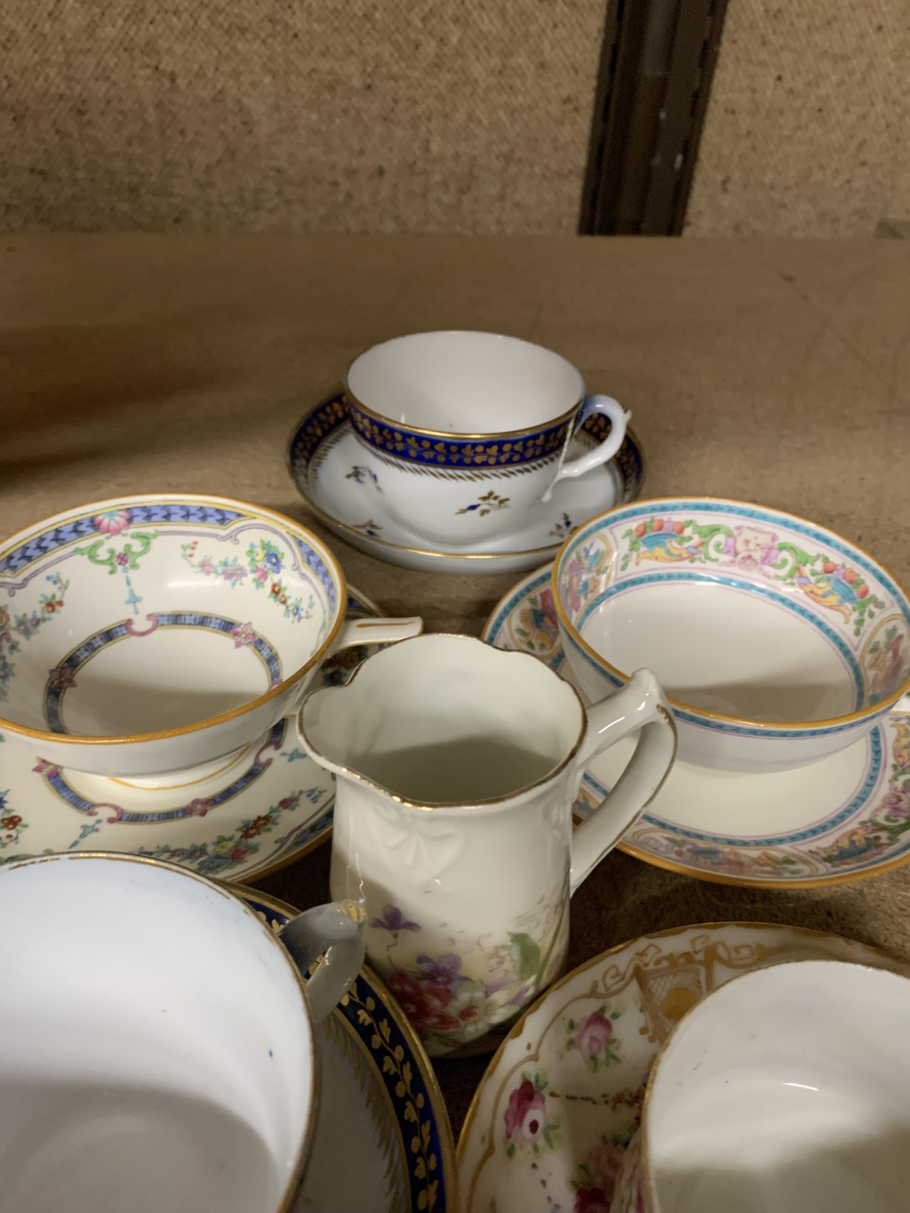 A QUANTITY OF CUPS AND SAUCERS TO INCLUDE LIMOGES AND MINTON - Image 7 of 7