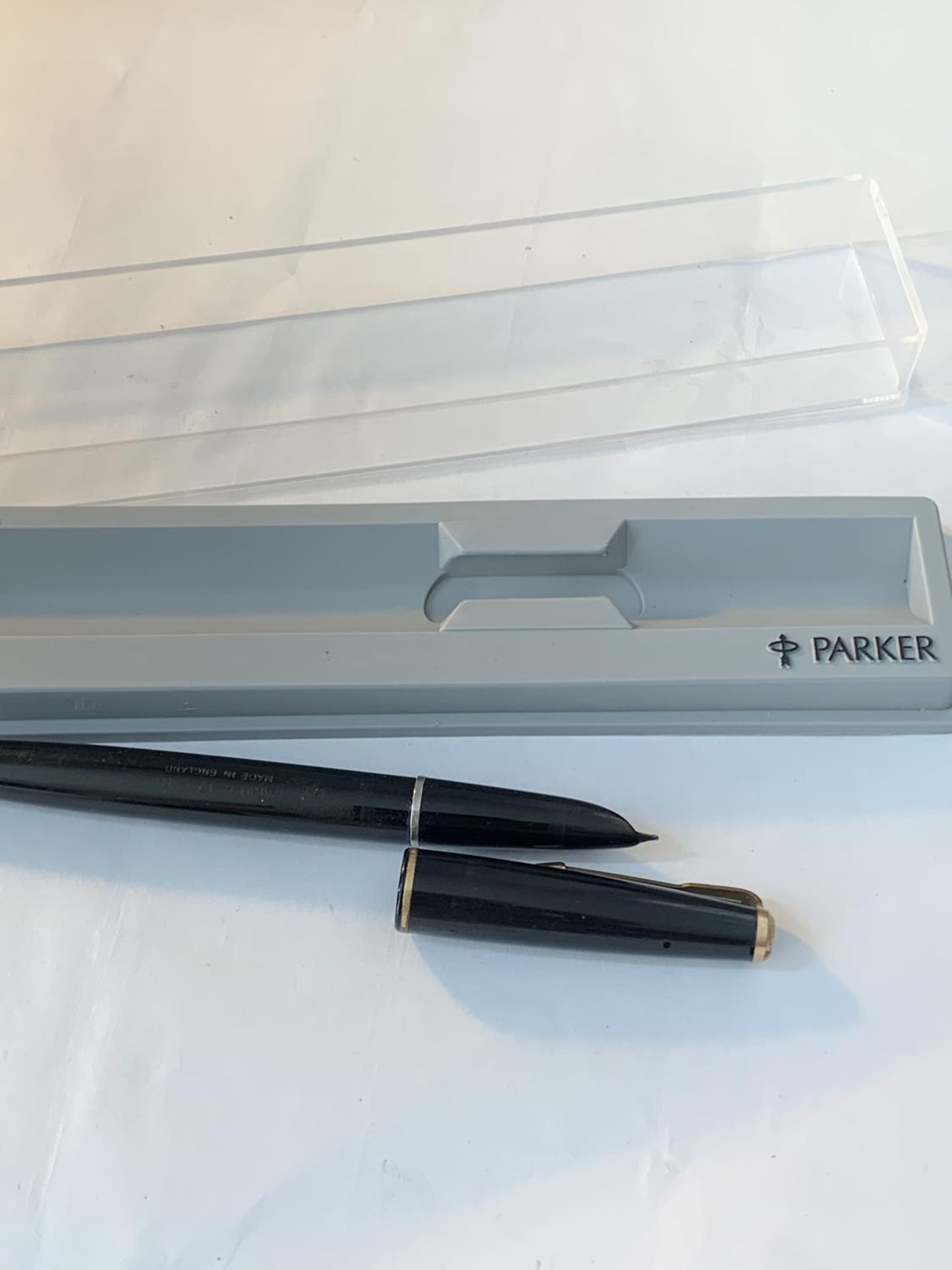 A PARKER FOUNTAIN PEN IN A PRESENTATION BOX - Image 2 of 2