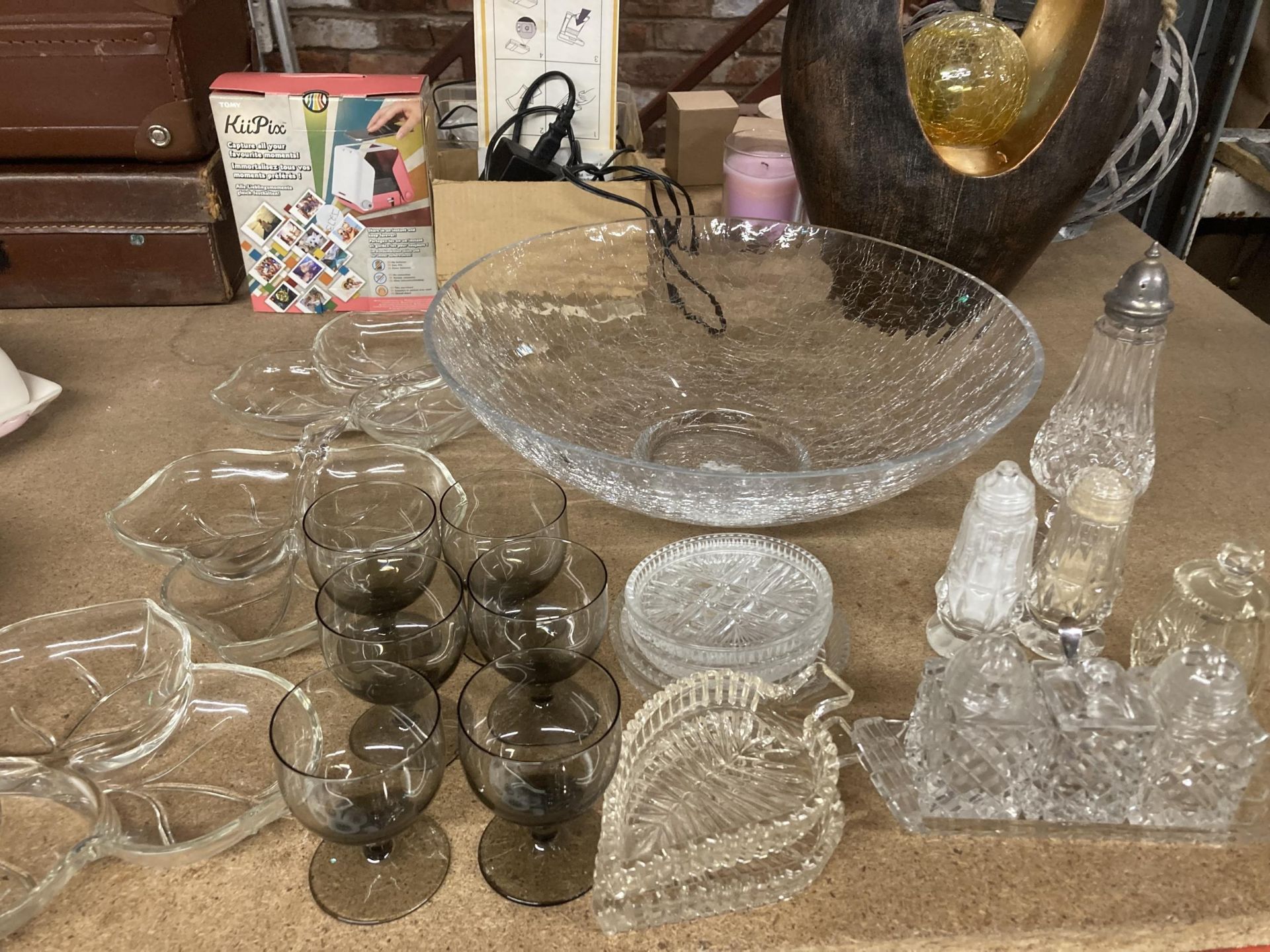 A QUANTITY OF GLASSWARE TO INCLUDE CRUET SET, GLASSES, LARGE BOWL, NIBBLE DISHES, ETC.,