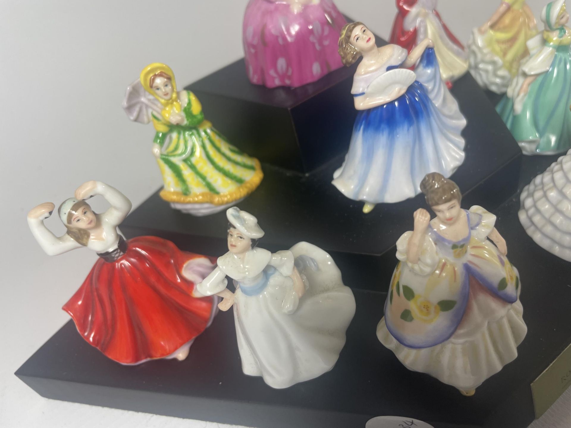 A GROUP OF TEN ROYAL DOULTON MINIATURE LADY FIGURES ON ROYAL DOULTON DISPLAY STAND - Image 4 of 4