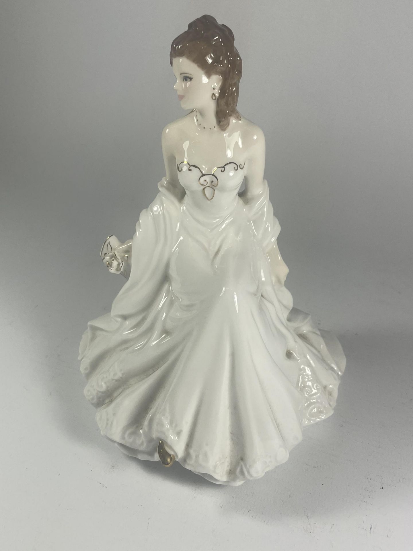 A ROYAL WORCESTER GOLDEN MOMENTS 'ANNIVERSARY' FIGURE