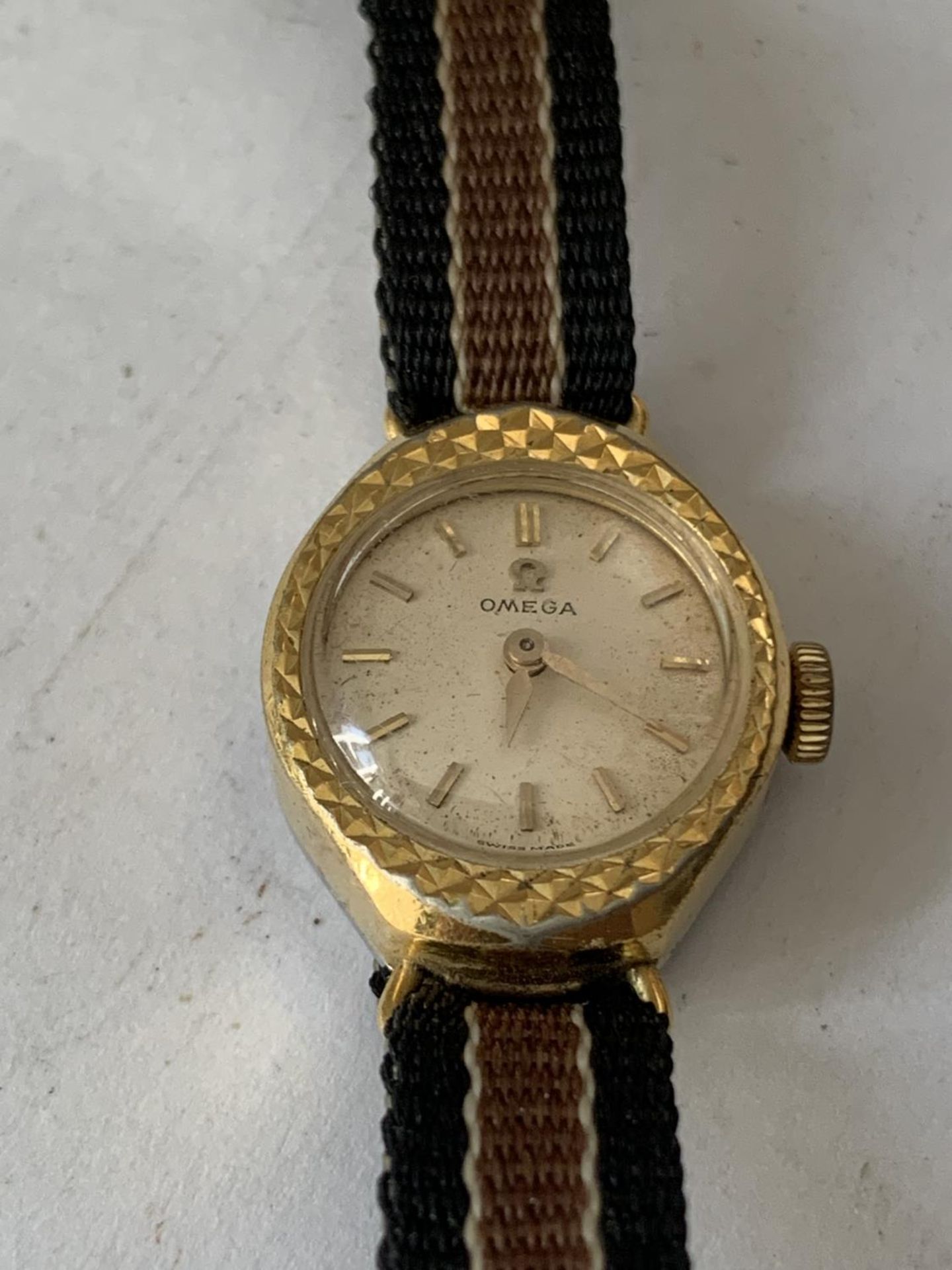 A VINTAGE OMEGA LADIES WATCH - Image 2 of 3