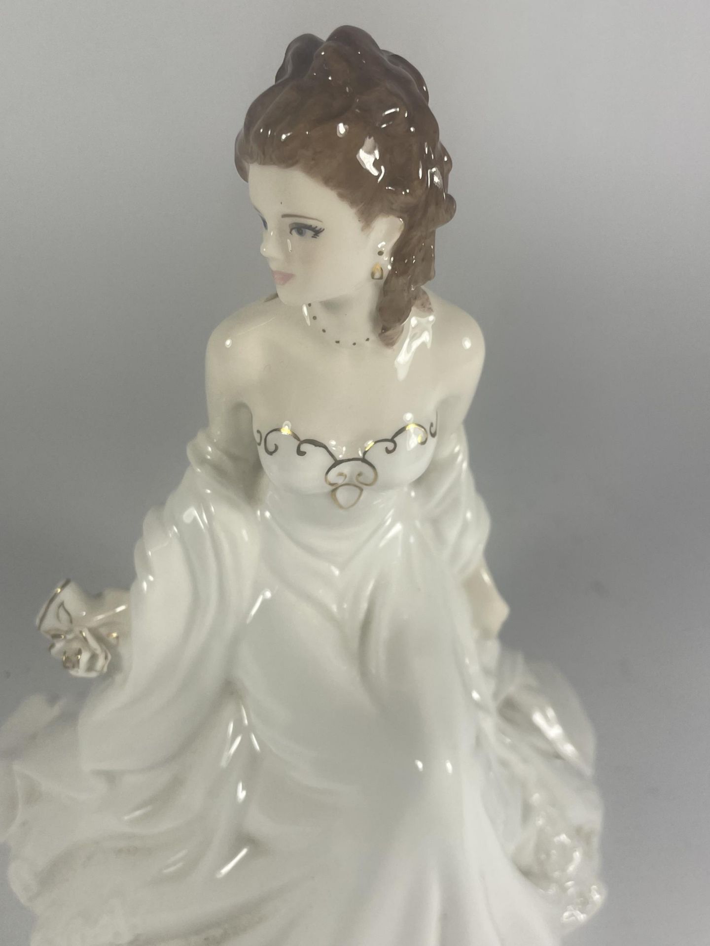 A ROYAL WORCESTER GOLDEN MOMENTS 'ANNIVERSARY' FIGURE - Image 3 of 4