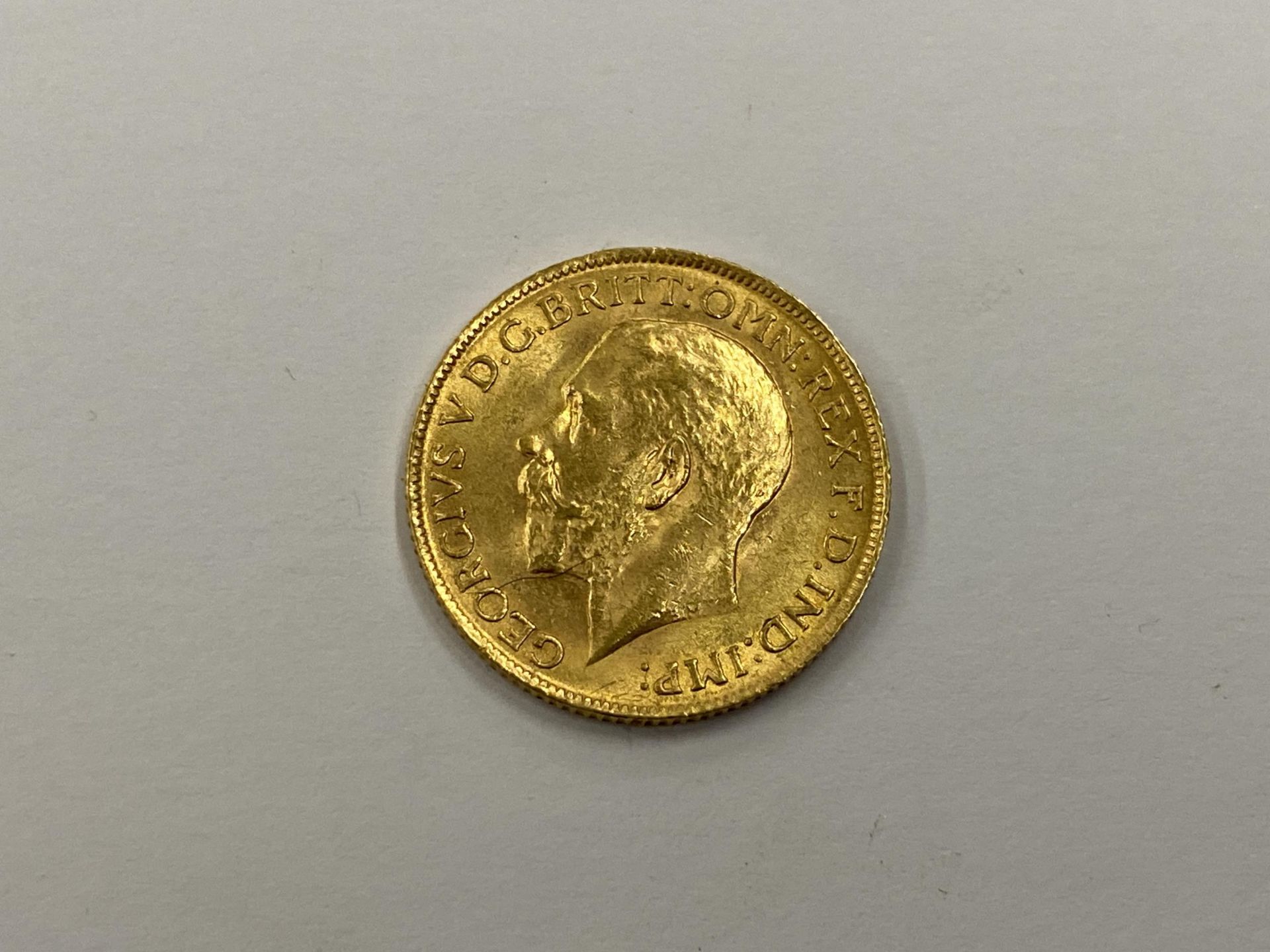 A GEORGE V 1911 GOLD FULL SOVEREIGN COIN - Image 2 of 2