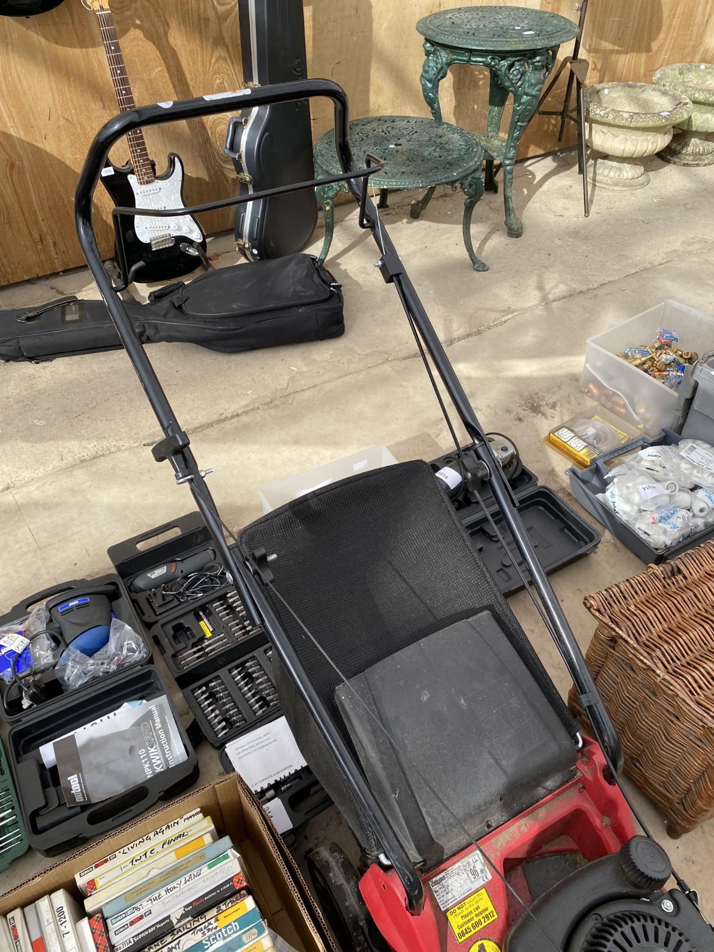 A MOUNTFIELD HP414 PETROL LAWN MOWER COMPLETE WITH GRASS BOX - Image 3 of 3