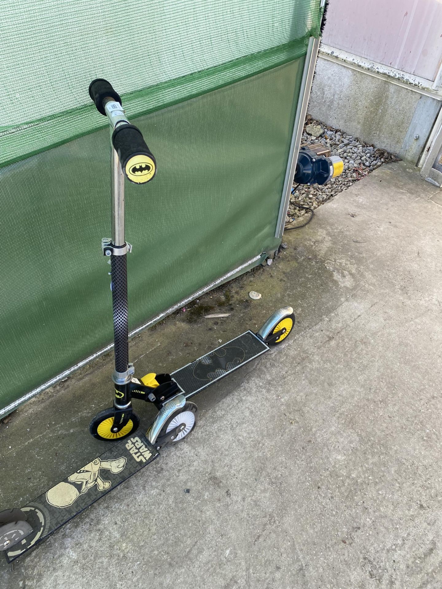 TWO CHILDRENS SCOOTERS TO INCLUDE A BATMAN AND A STAR WARS - Image 3 of 3
