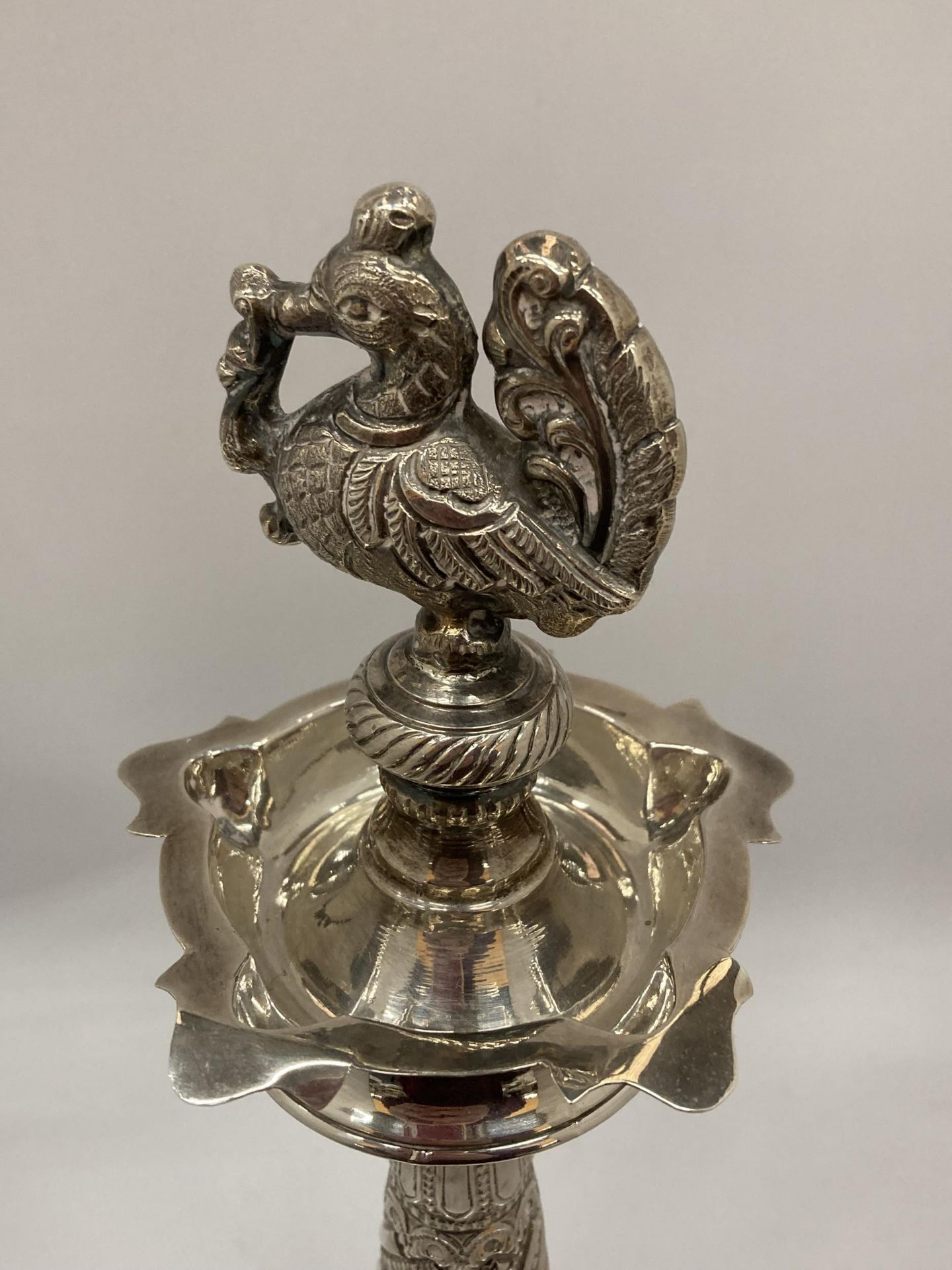 A LARGE , BELIEVED INDIAN SILVER, WHITE METAL STAND WITH BIRD DESIGN TOP, WITH PRESENTATION - Image 3 of 5