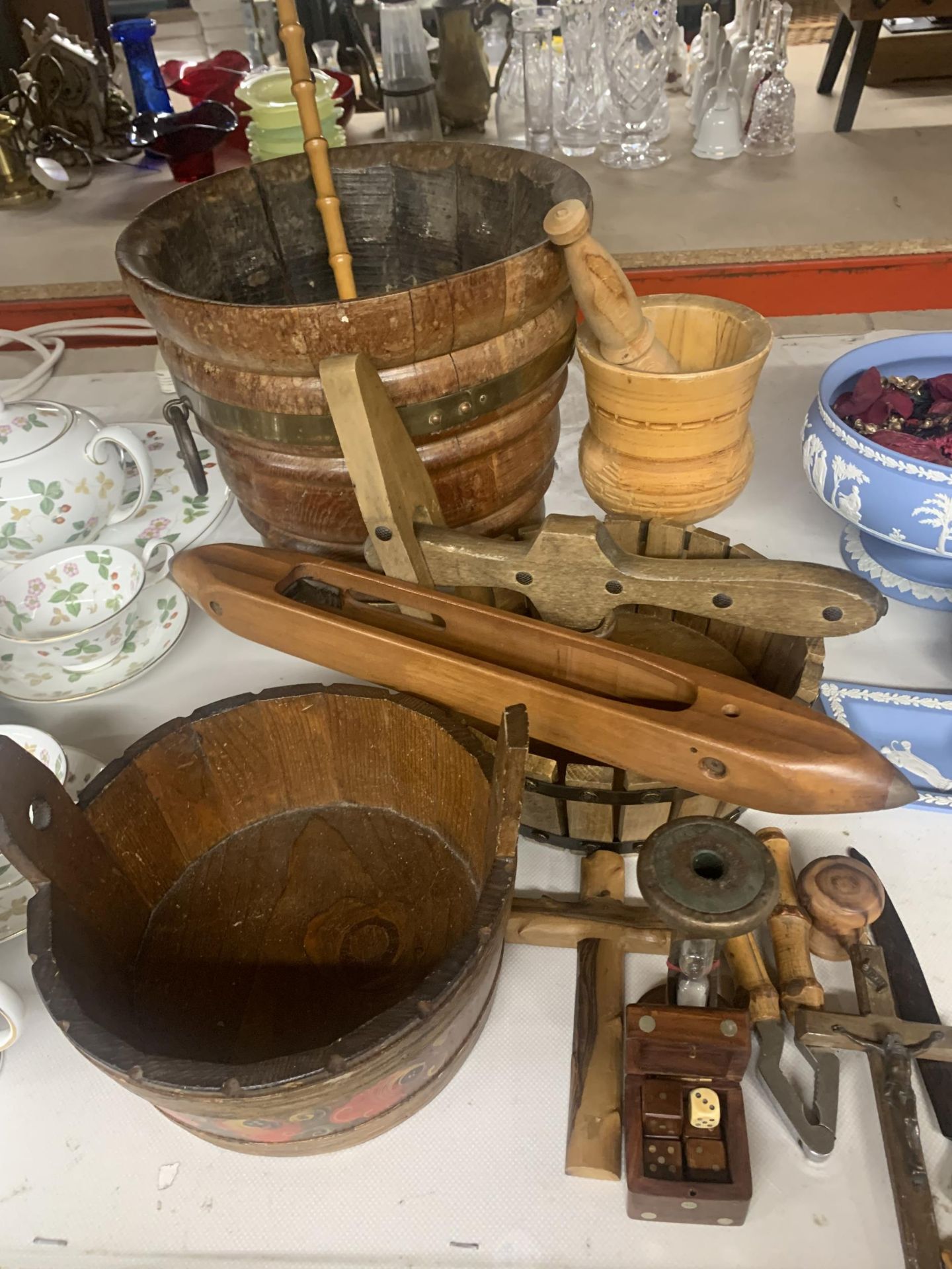 A LARGE QUANTITY OF TREEN TO INCLUDE A LARGE BUCKET, WEAVERS SHUTTLE, PEDESTAL AND MORTAR, CROSS, - Image 4 of 4