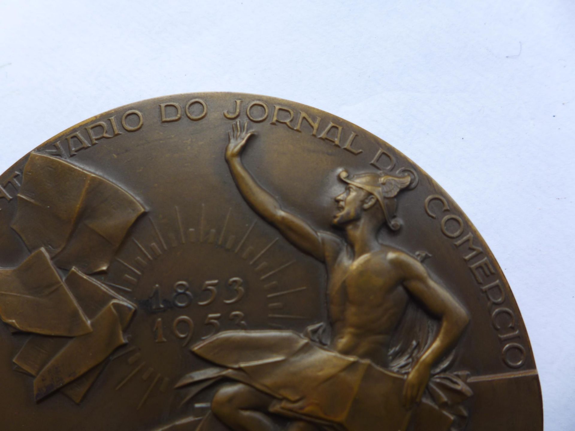 A LARGE BRONZE MARIA II OF PORTUGAL MEDAL DATED 1953, 90MM, BY JAO DA SILVA - Image 4 of 4