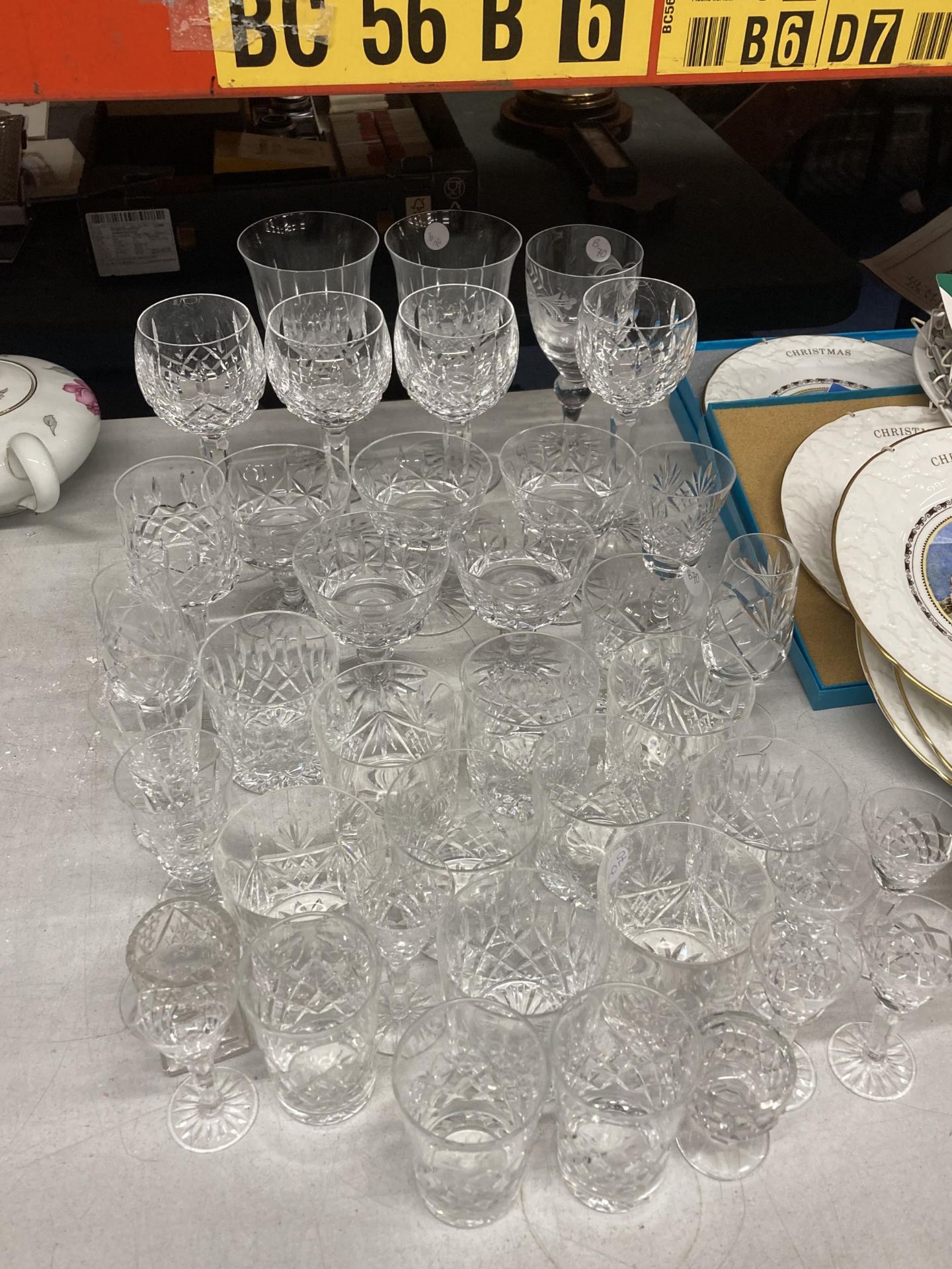 A LARGE QUANTITY OF CRYSTAL DRINKING GLASSES AND DESSERT BOWLS TO INCLUDE RED AND WHITE WINE,