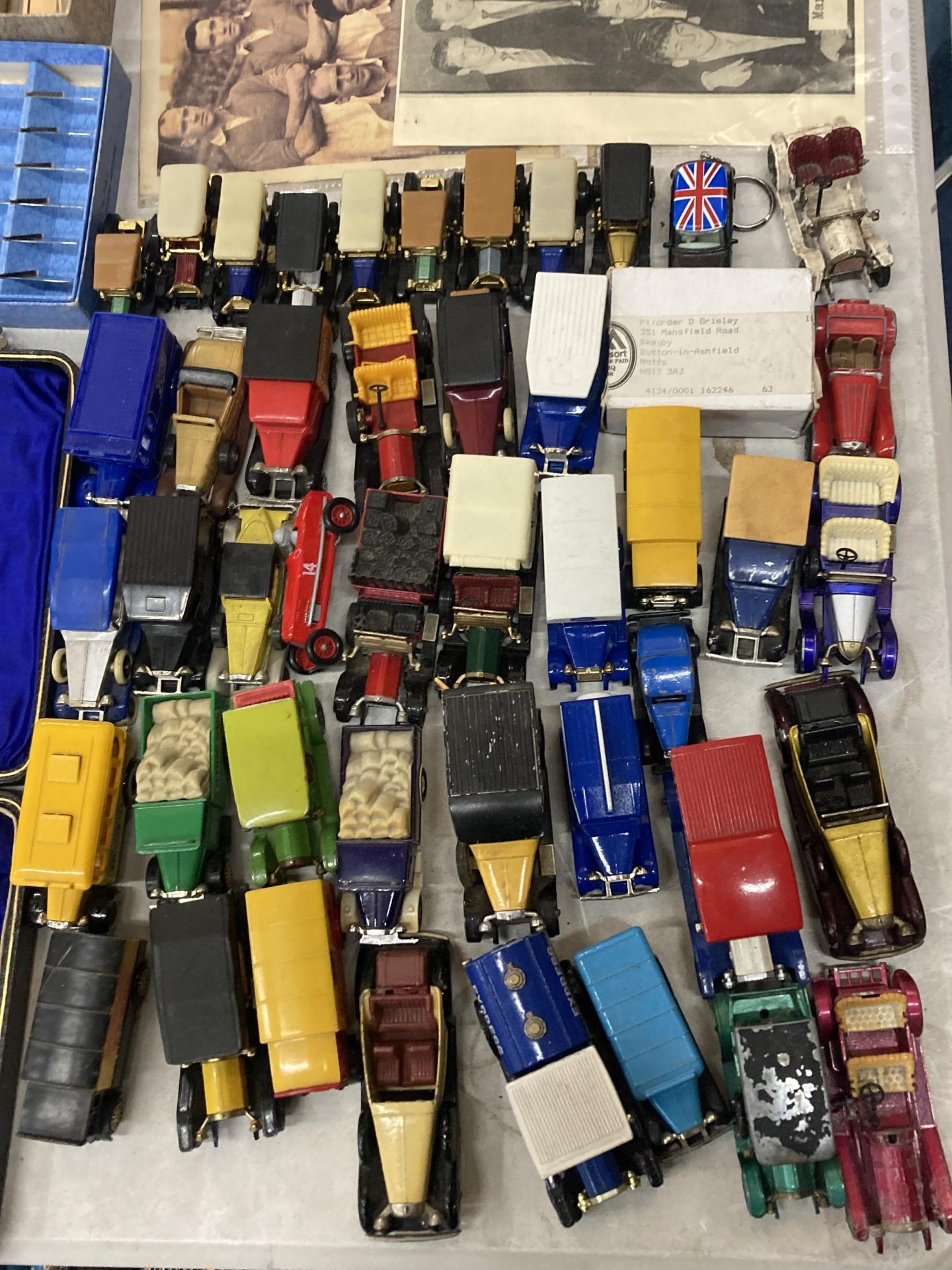 A QUANTITY OF VINTAGE CARS AND VANS TO INCLUDE LLEDO, ETC