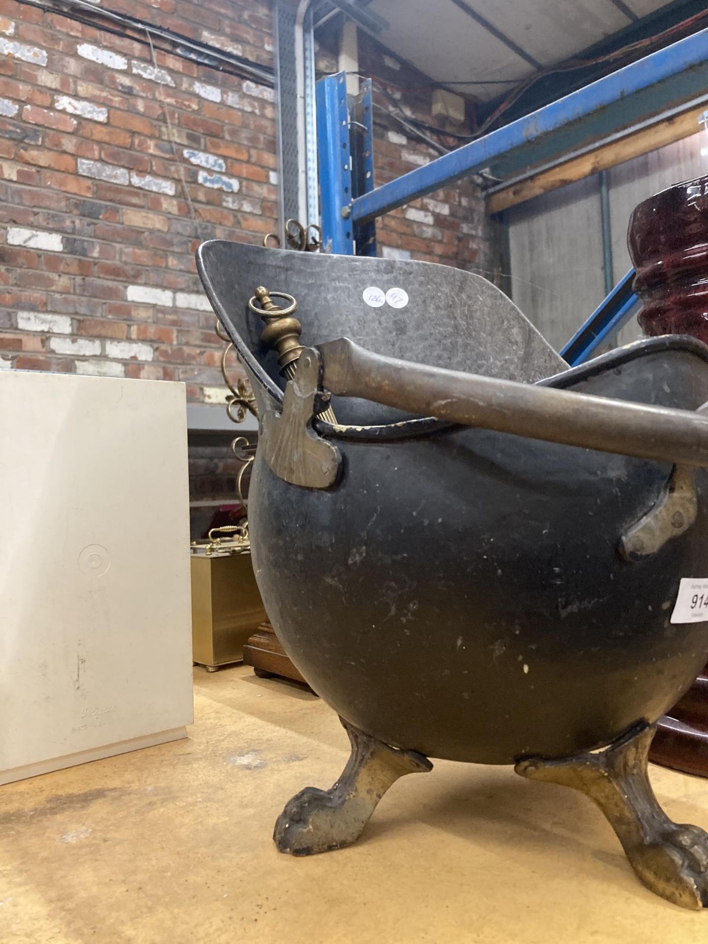 A VINTAGE COAL BUCKET AND SHOVEL - Image 4 of 4