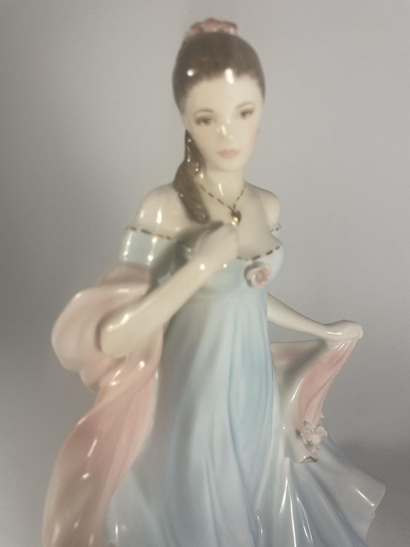 A ROYAL WORCESTER WITH ALL MY HEART LADY FIGURE - Image 4 of 5