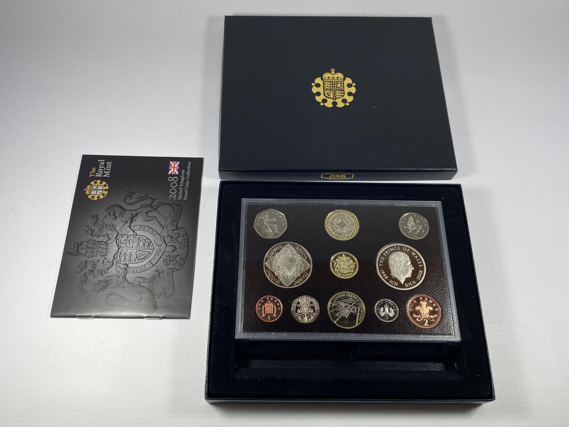 A 2008 ROYAL MINT CASED PROOF COIN SET