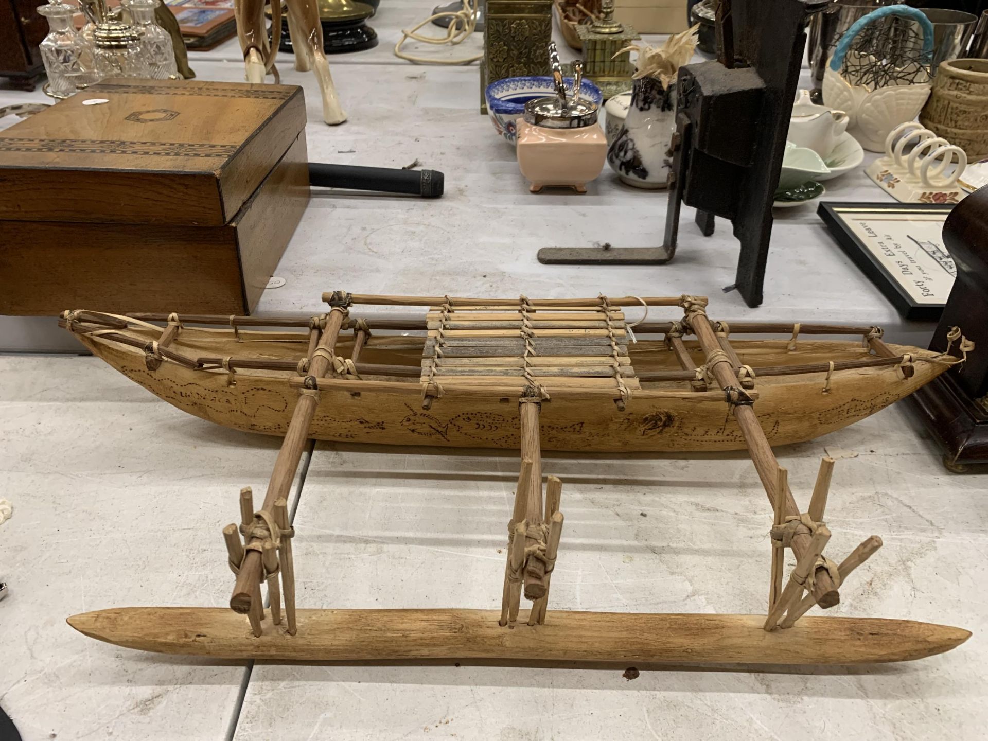 A POLYNESIAN/SAMOAN STYLE BOAT, LENGTH 53CM - Image 3 of 4