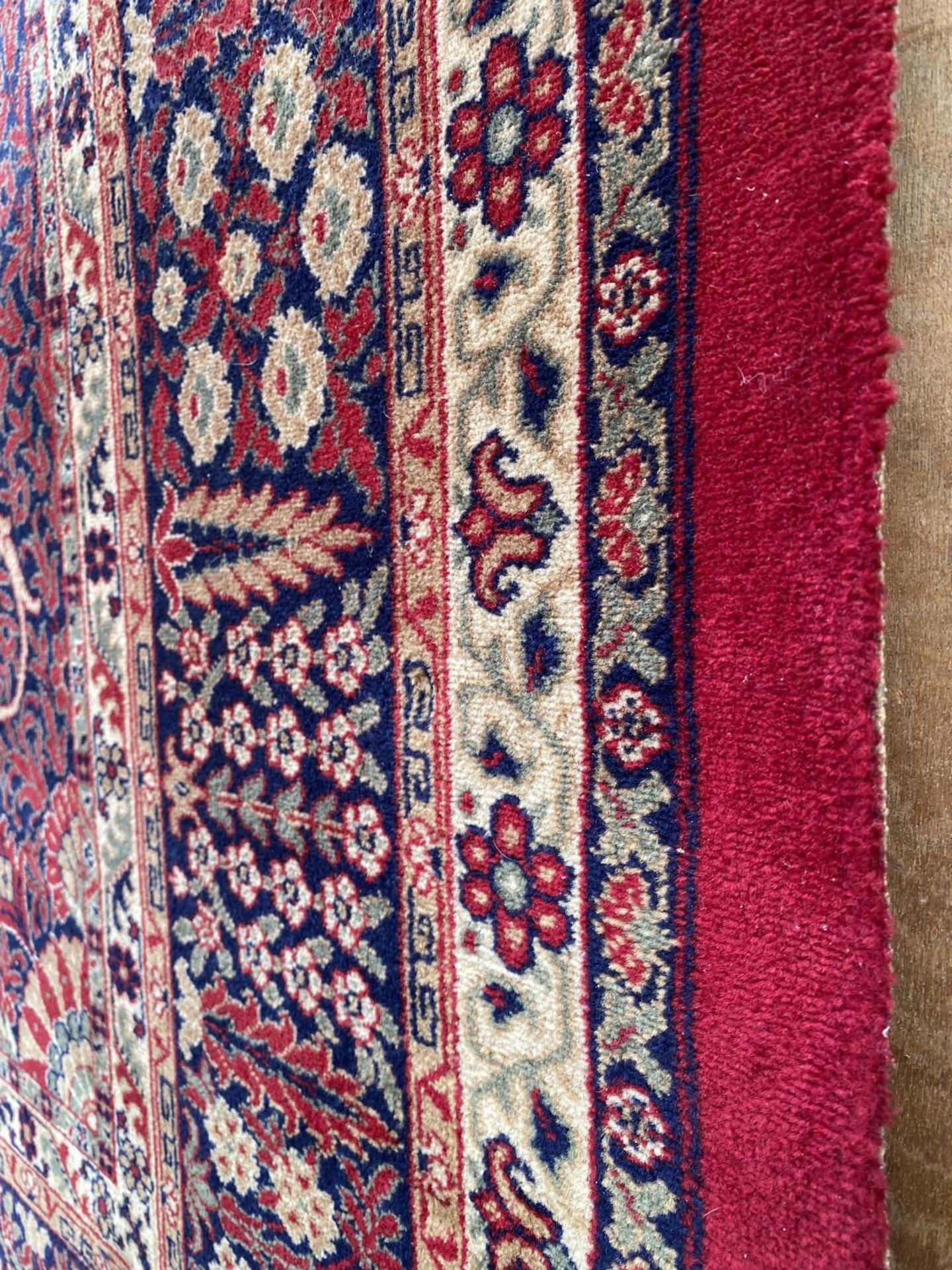 A LARGE VINTAGE RED PATTERNED RUG (3.67M X 4M APPROX) - Image 3 of 5