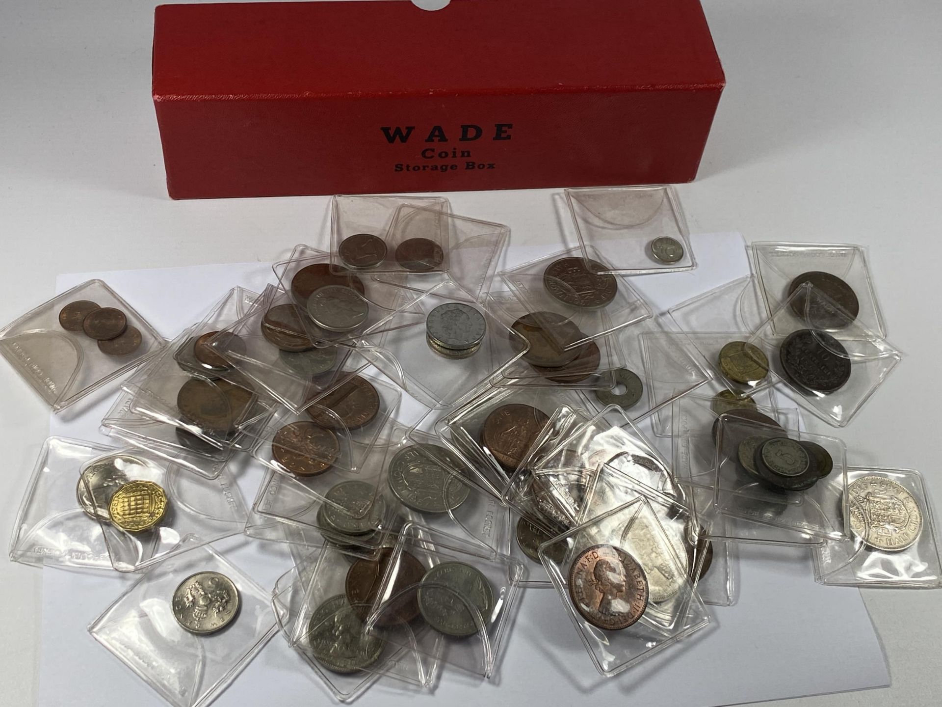 A COLLECTION OF ASSORTED BRITISH CUPRO NICKEL COINAGE TO INCLUDE HALF CROWNS ETC