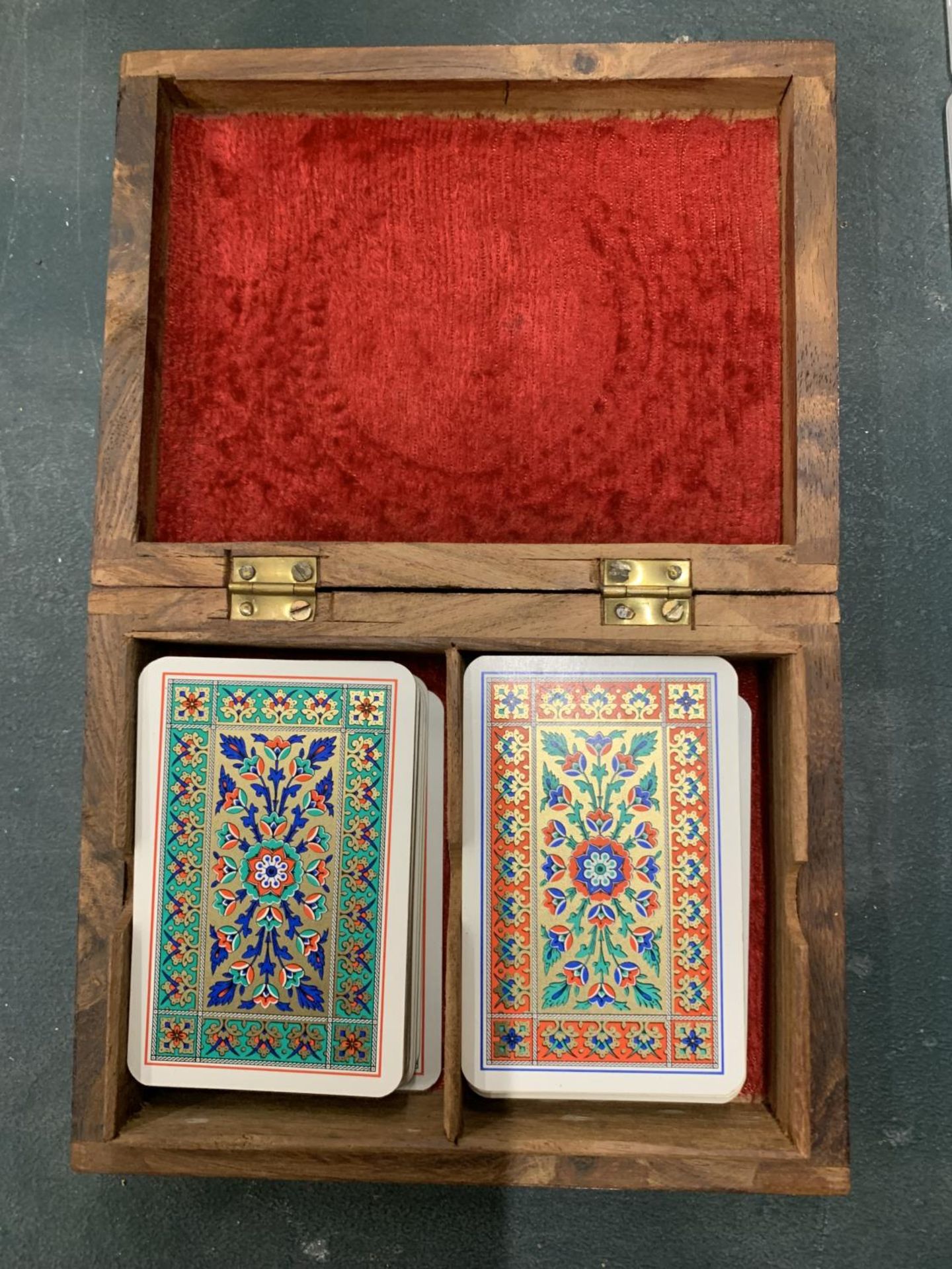 A WOODEN BOX CONTAINING TWO PACKS OF BRIDGE CARDS