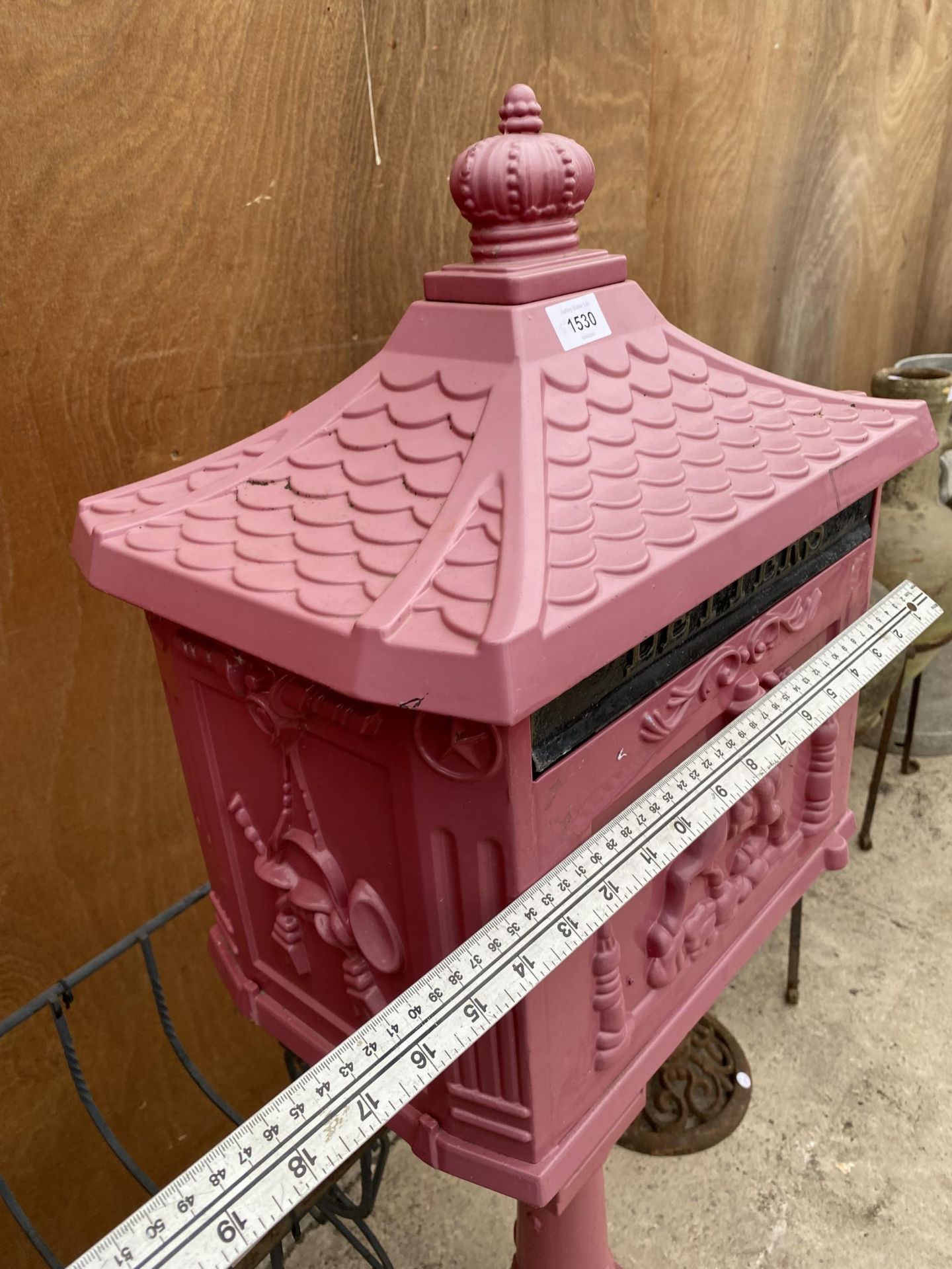 A DECORATIVE RED METAL POST BOX ON PEDESTAL BASE (H:118CM) - Image 3 of 5