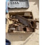 AN ASSORTMENT OF VINTAGE TOOLS TO INCLUDE WOOD PLANES, BRACE DRILL AND SAWS ETC