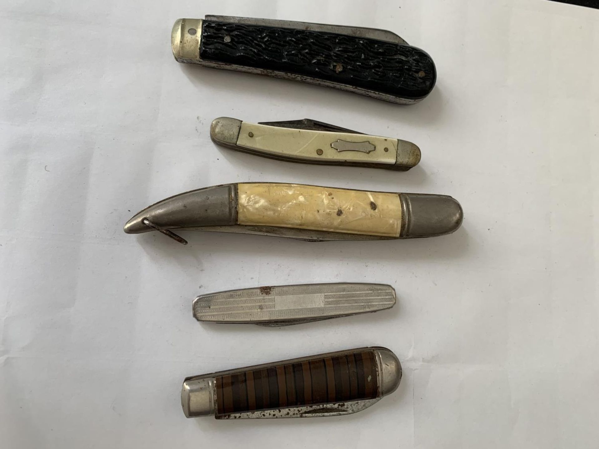 FIVE VINTAGE PEN KNIVES TO INCLUDE A FISH KNIFE - Image 2 of 2