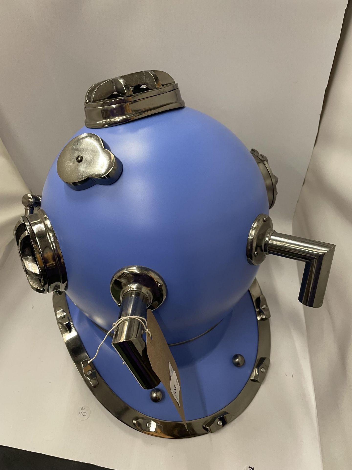 A LARGE BLUE AND CHROME DIVERS HELMET - Image 4 of 5