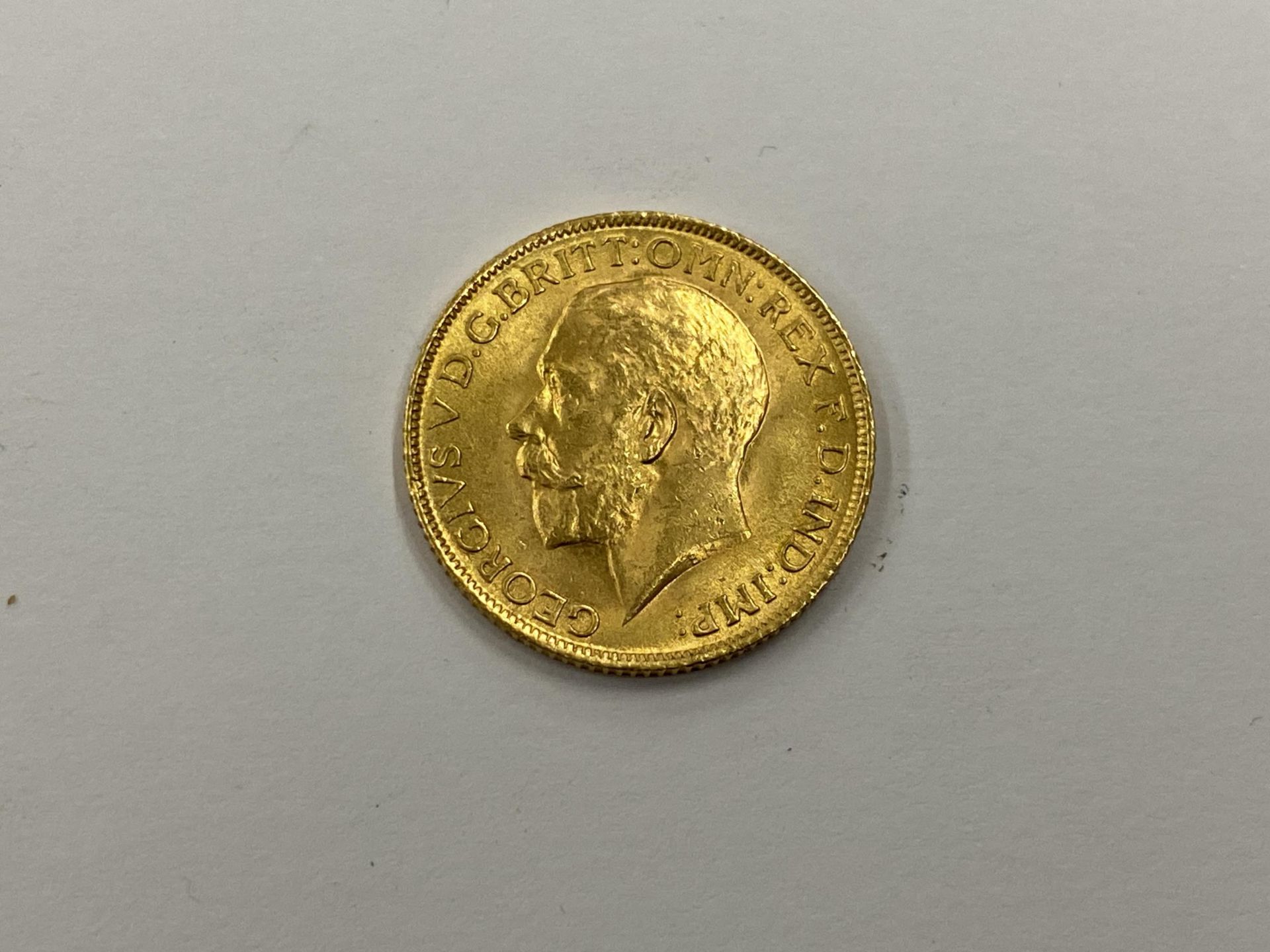 A GEORGE V 1913 GOLD FULL SOVEREIGN COIN - Image 2 of 2