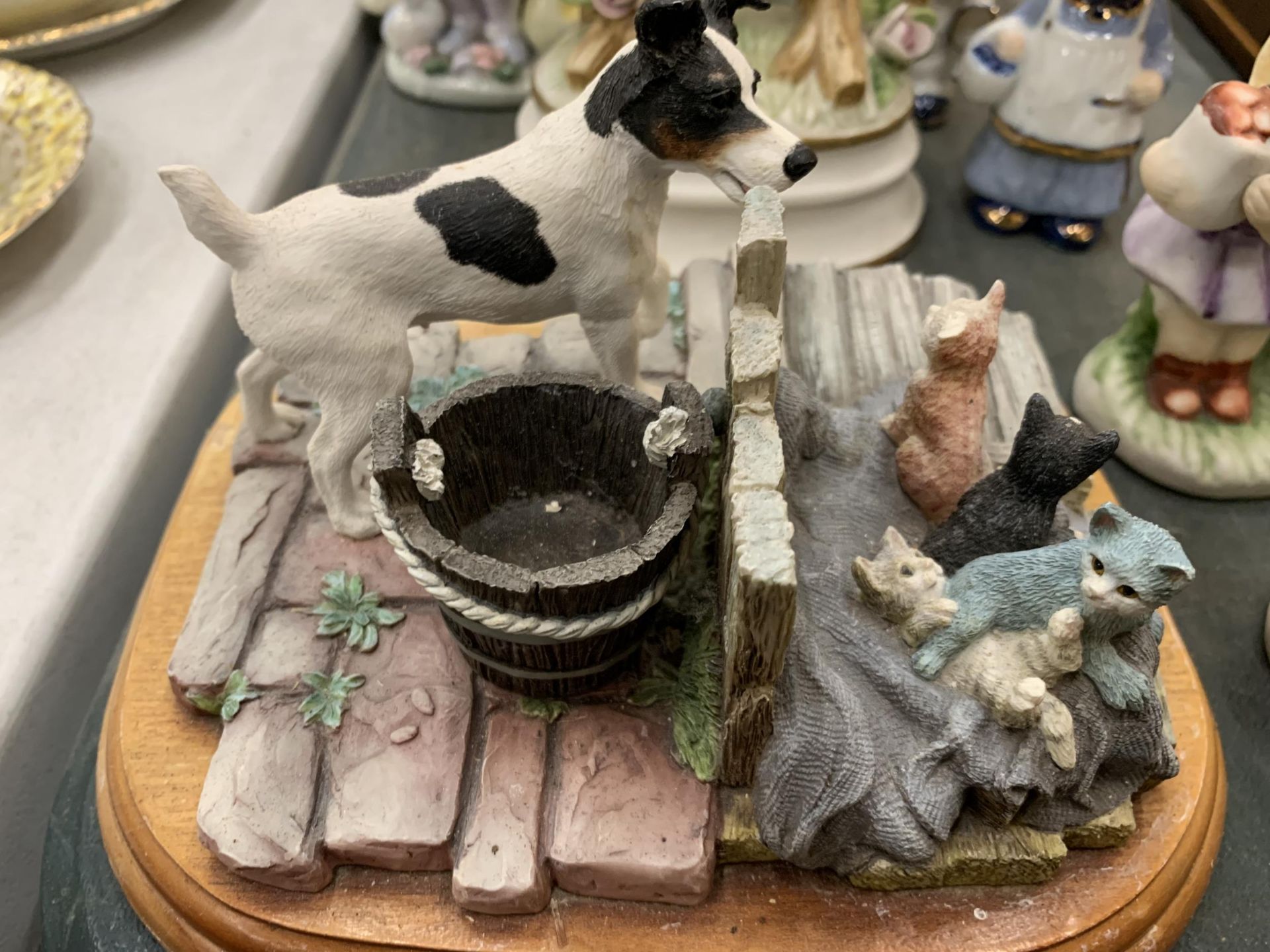A QUANTITY OF CERAMIC ITEMS TO INCLUDE HORSES, FIGURES, ETC - SOME A/F - Image 5 of 6