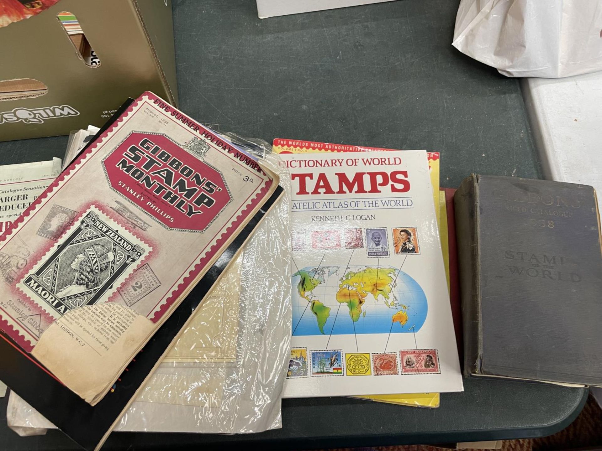 A QUANTITY OF STAMP COLLECTING RELATED BOOKS - Image 4 of 6