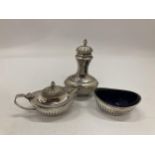 AN EARLY 20TH CENTURY BIRMINGHAM HALLMARKED SILVER THREE PIECE CRUET SET, TOTAL WEIGHT WITHOUT