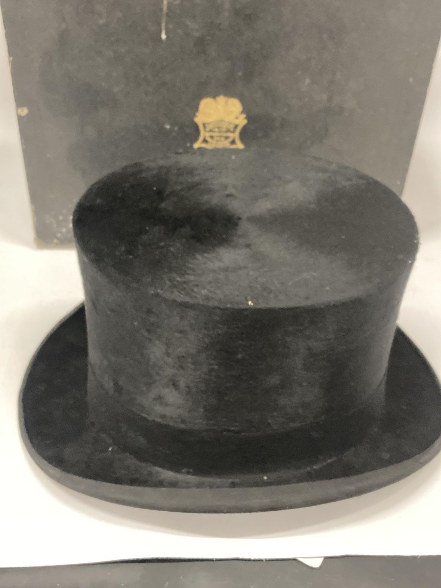 A VINTAGE CASED BATTERSBY & CO, LONDON TOP HAT - Image 2 of 3